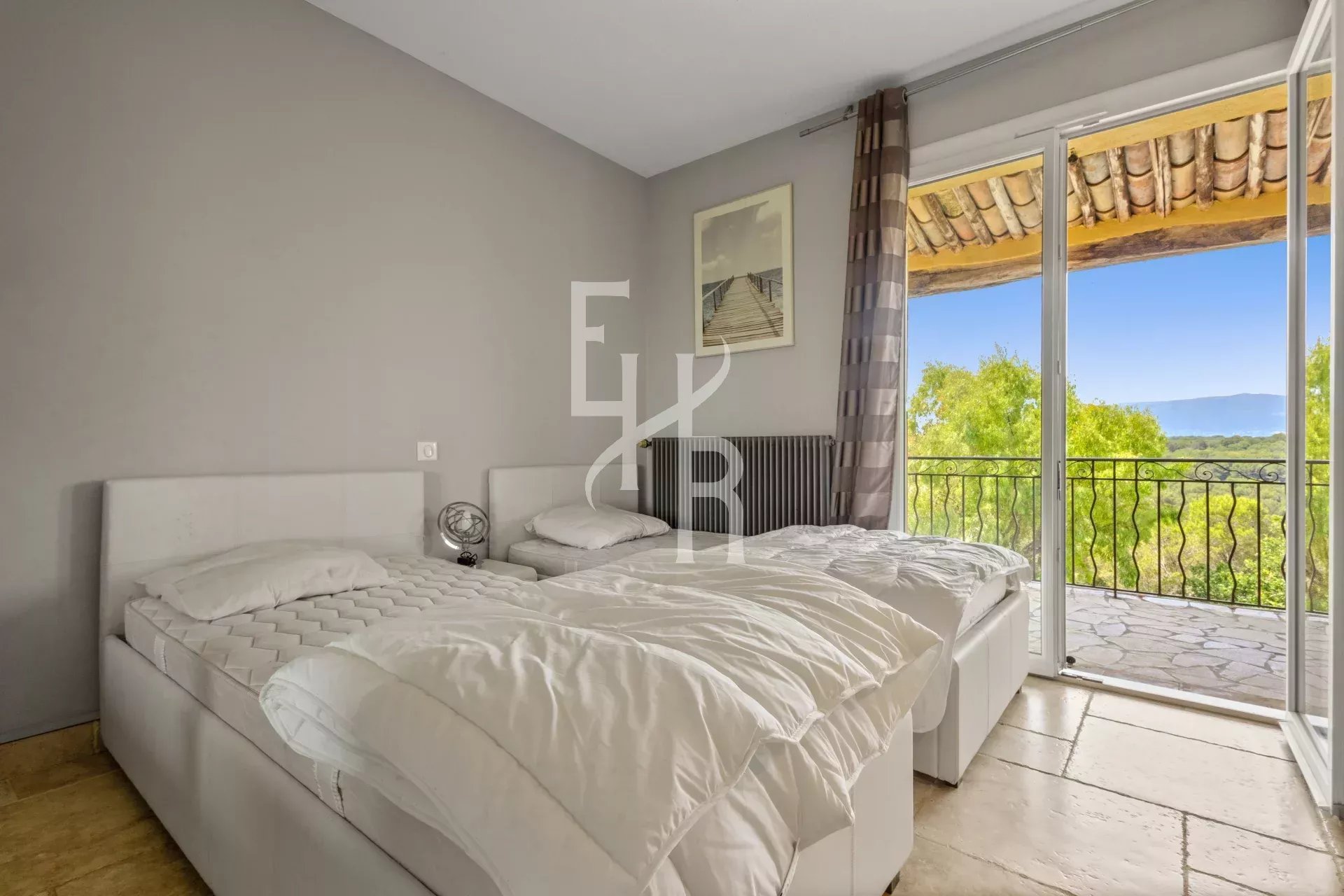 Villa 8 P, vue panoramique à Vallauris