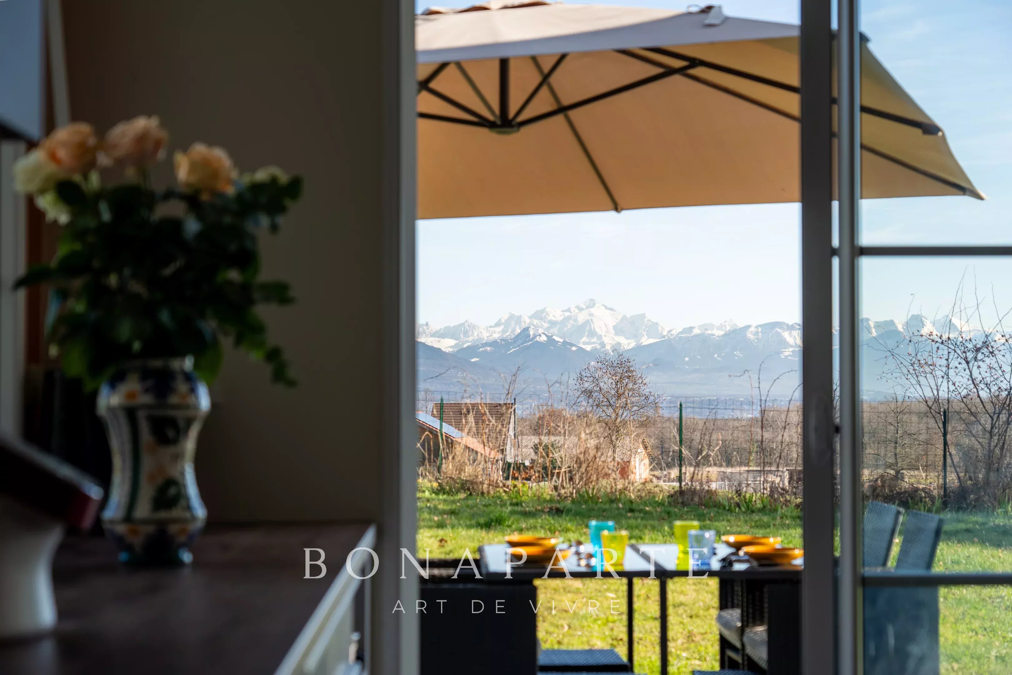 CESSY - MAISON P6 DE 240 M² - APPARTEMENT INDEPENDANT - VUE PANORAMIQUE ALPES ET MONT-BLANC
