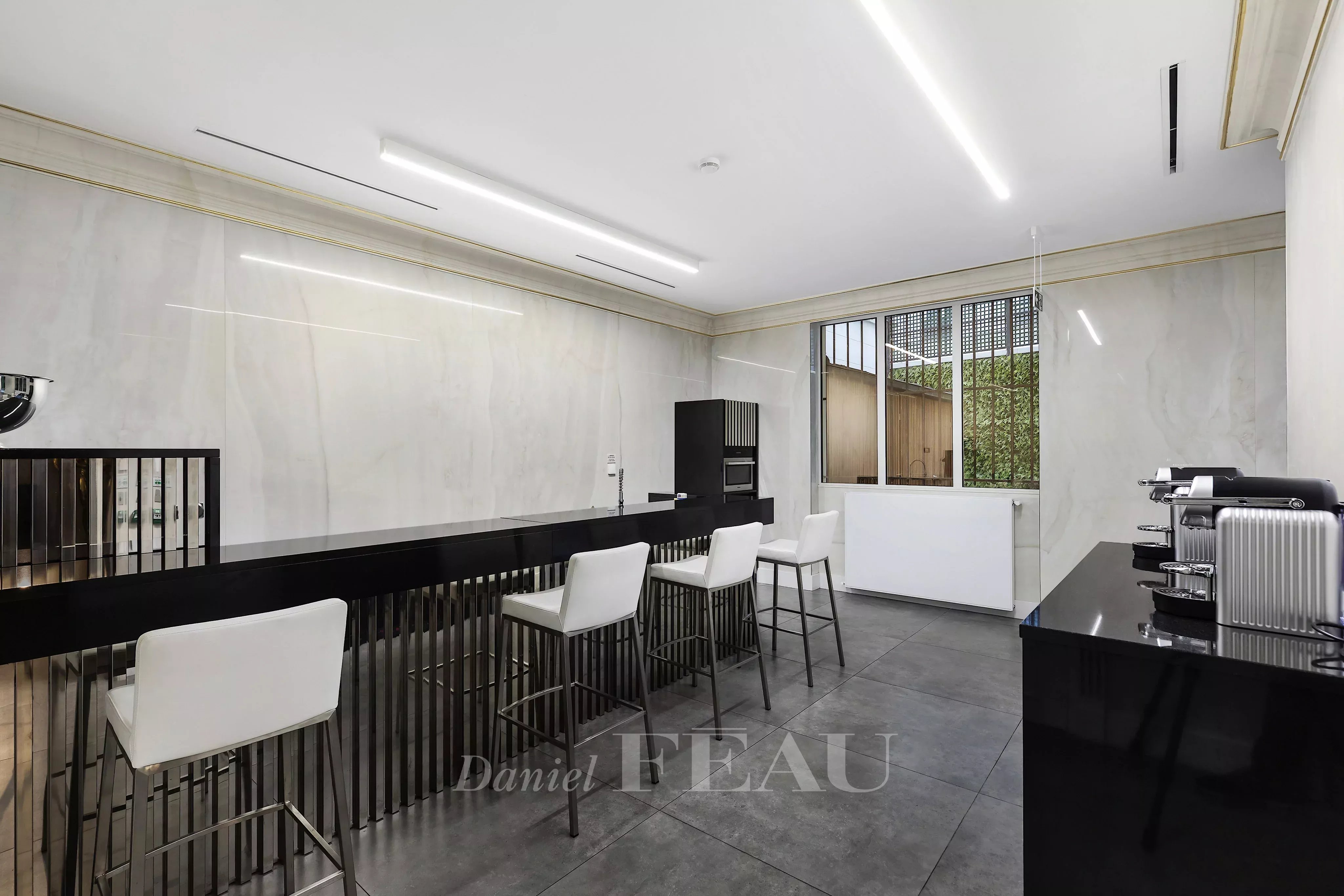 Sale Mansion Paris 8th