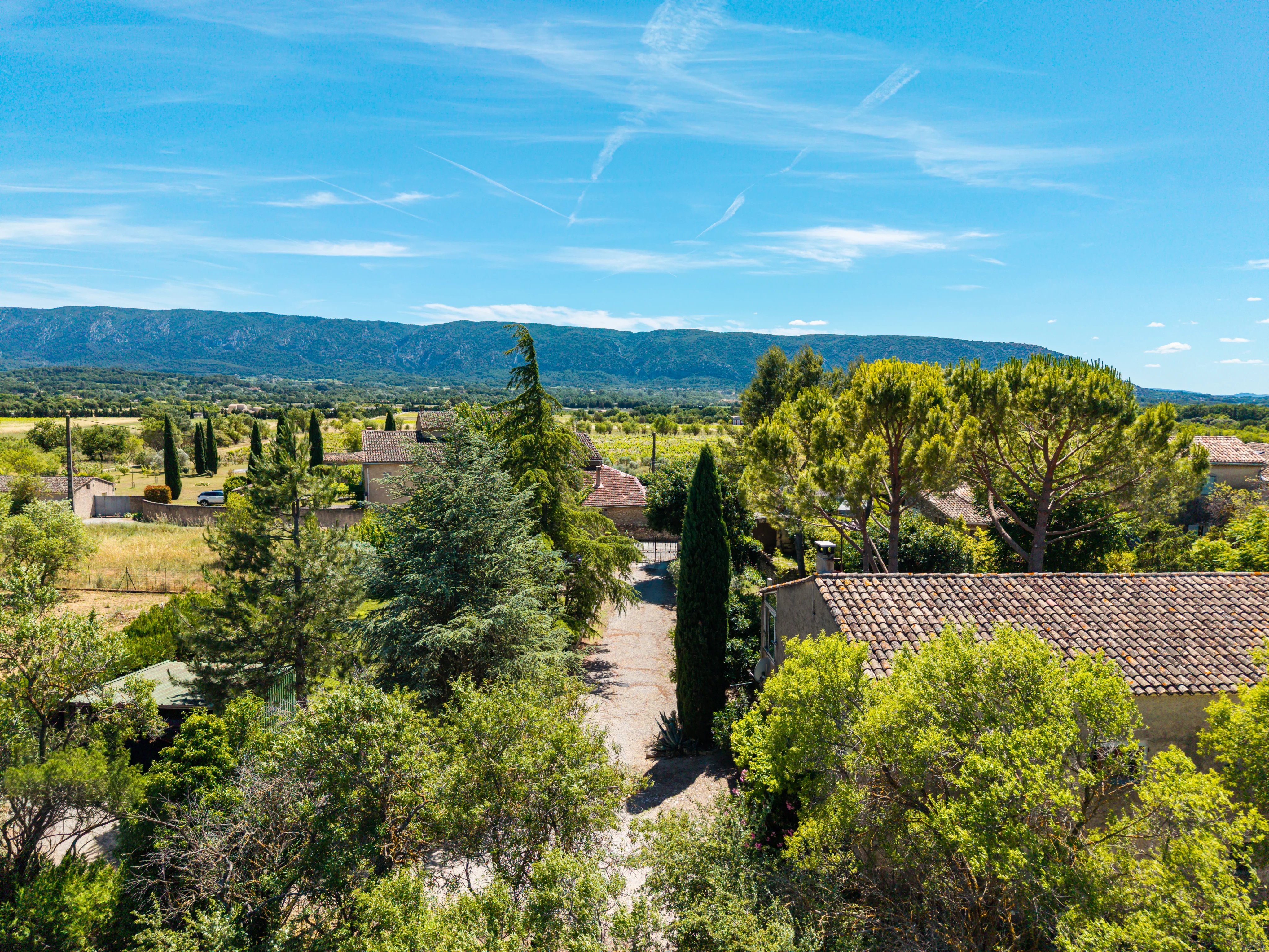 House to renovate with a view of the Luberon - GORDES - Exceptional potential