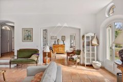 Elegant Architect-Designed Bastide with Expansive Landscaped Grounds — photo 3 of 7