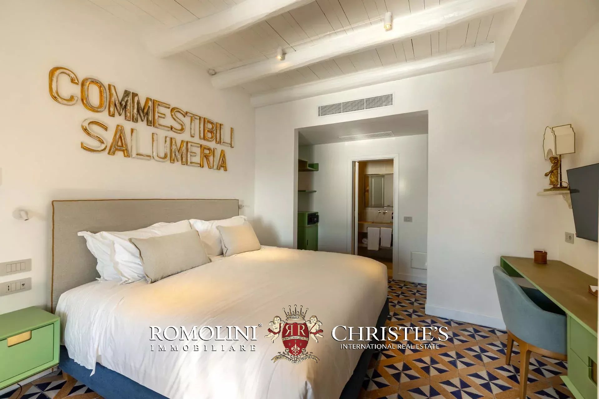 8 Bedroom Villa/Townhouse's Image 120