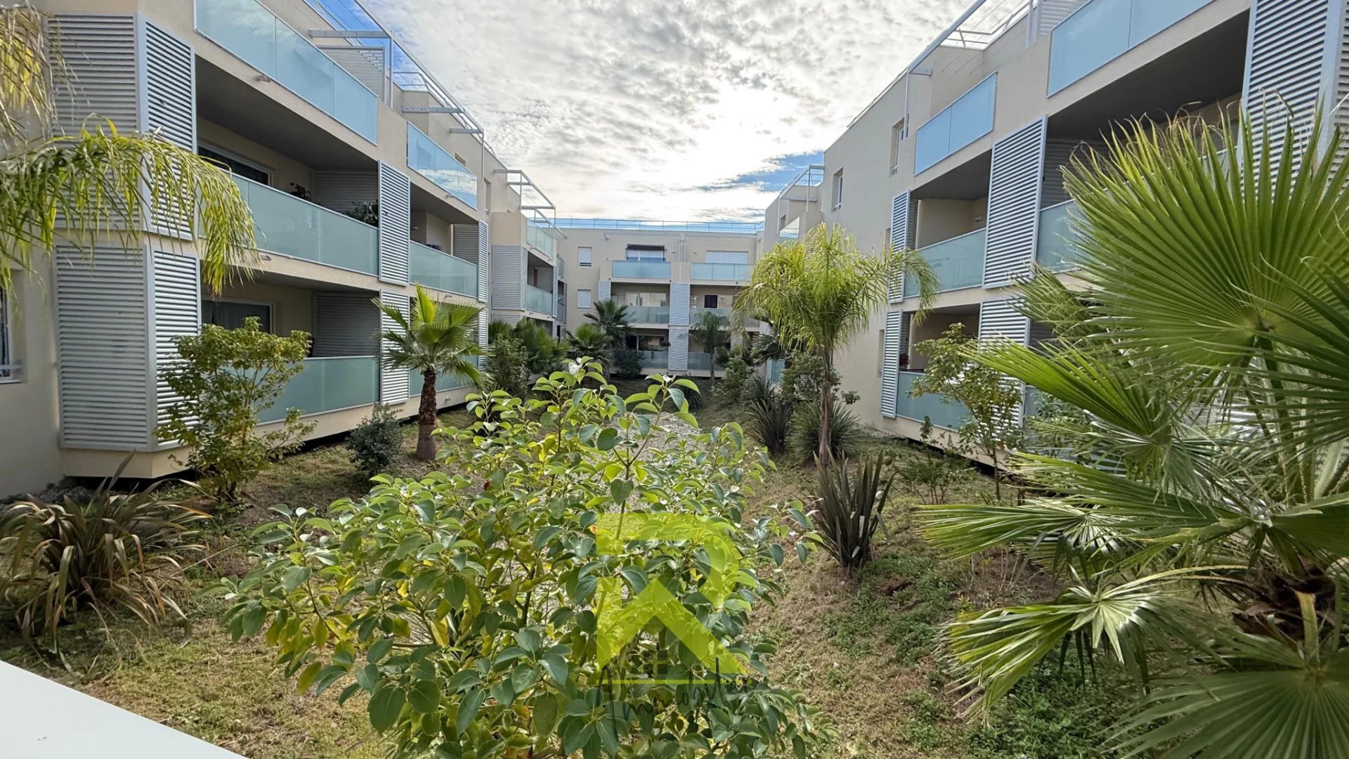 AGDE - APPT T3 / RES SENIORS- PARKING