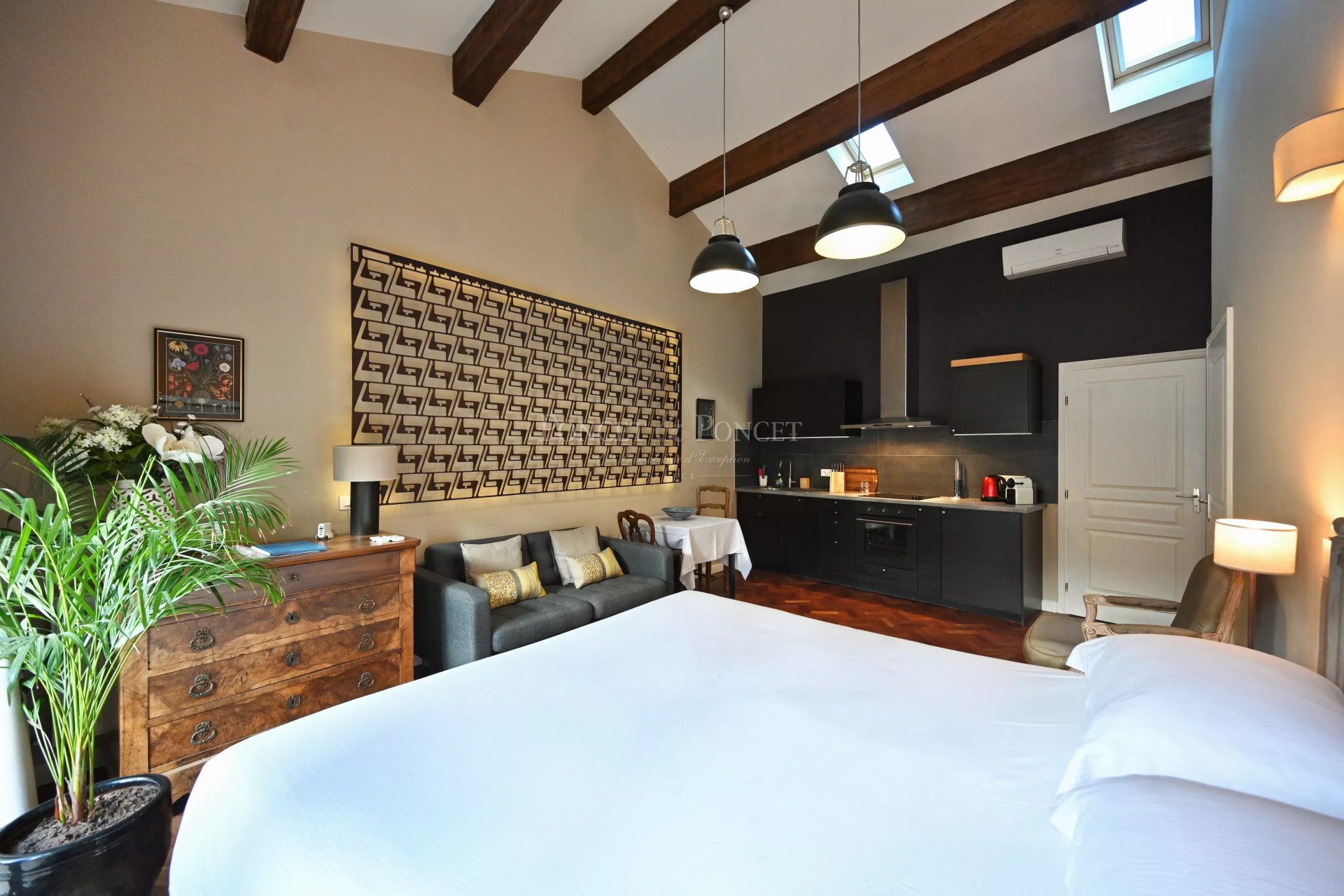 10 Bedroom Villa/Townhouse's Image 9