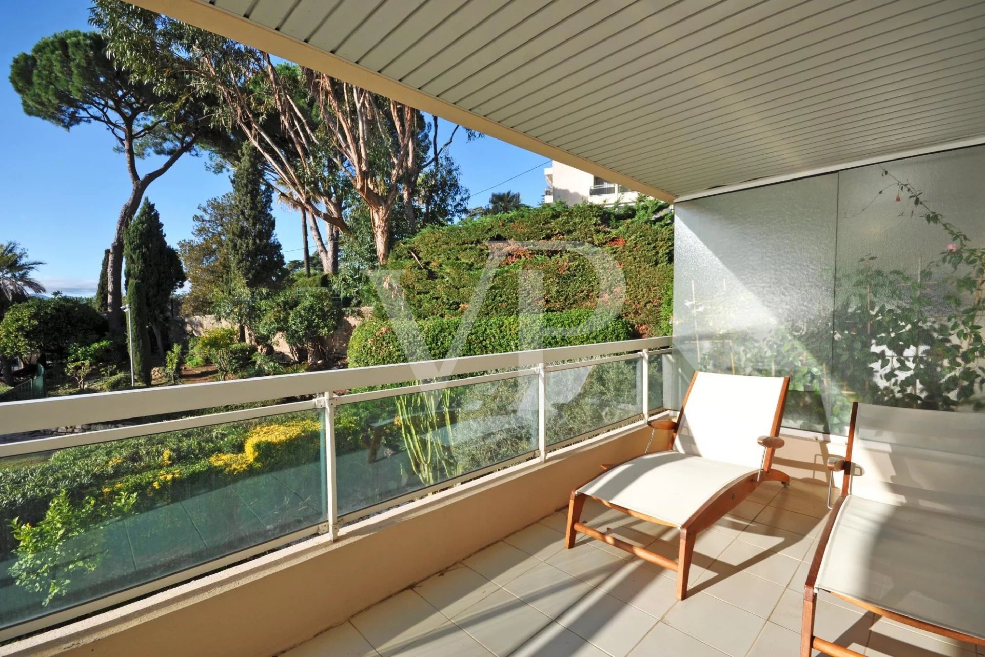 Corner Apartment with Expansive Terrace and Panoramic Sea Views – Croix des Gardes