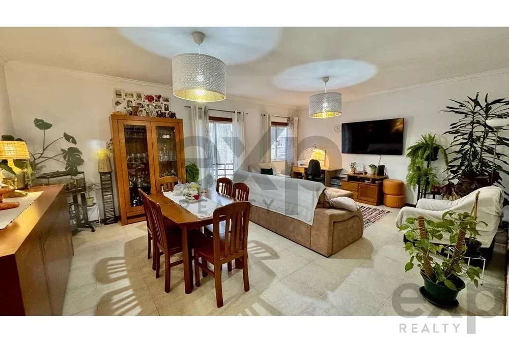 🏡 Apartamento T4 no Coração de Miranda do Corvo 🌿