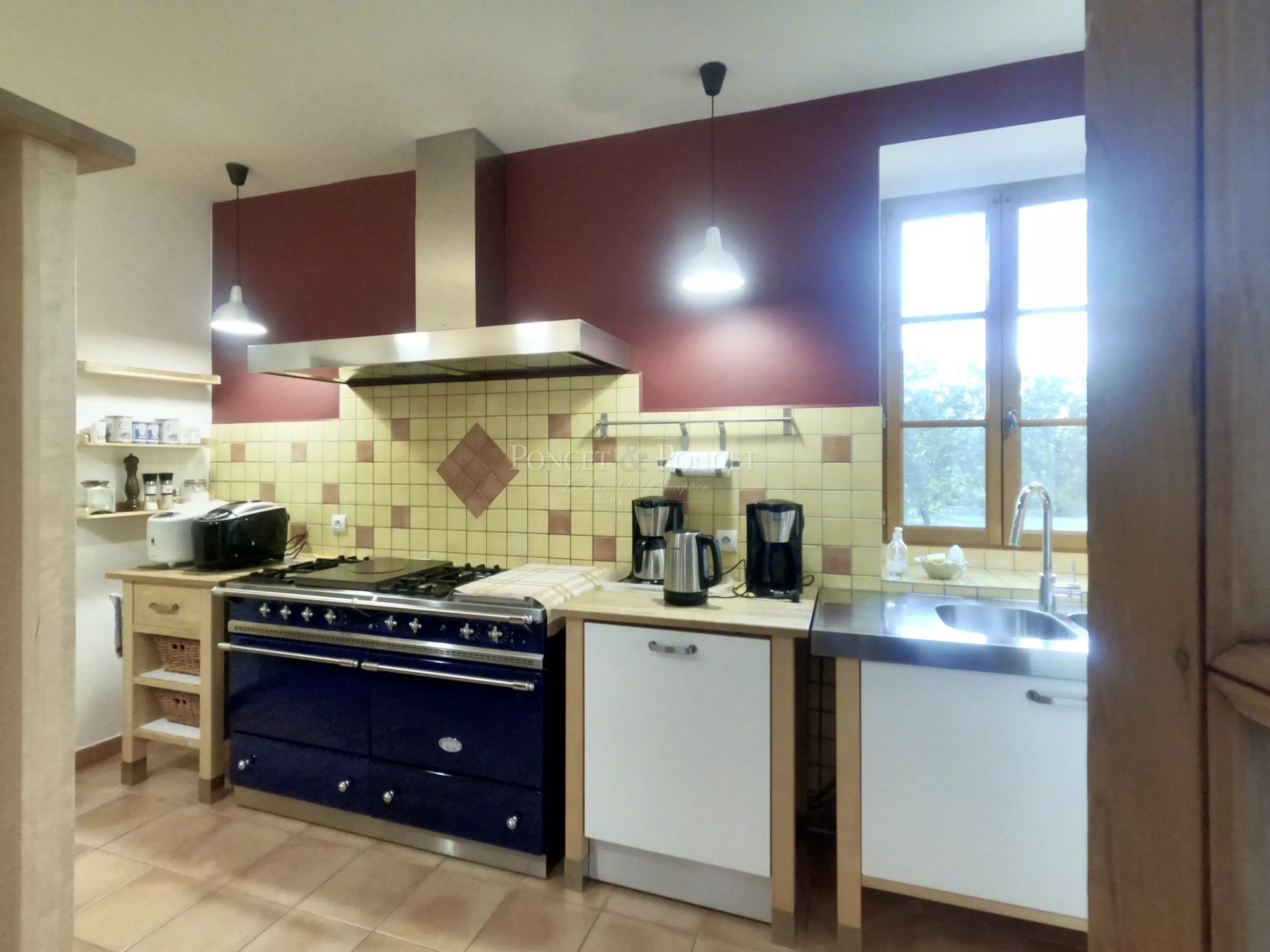 9 Bedroom Villa/Townhouse's Image 17