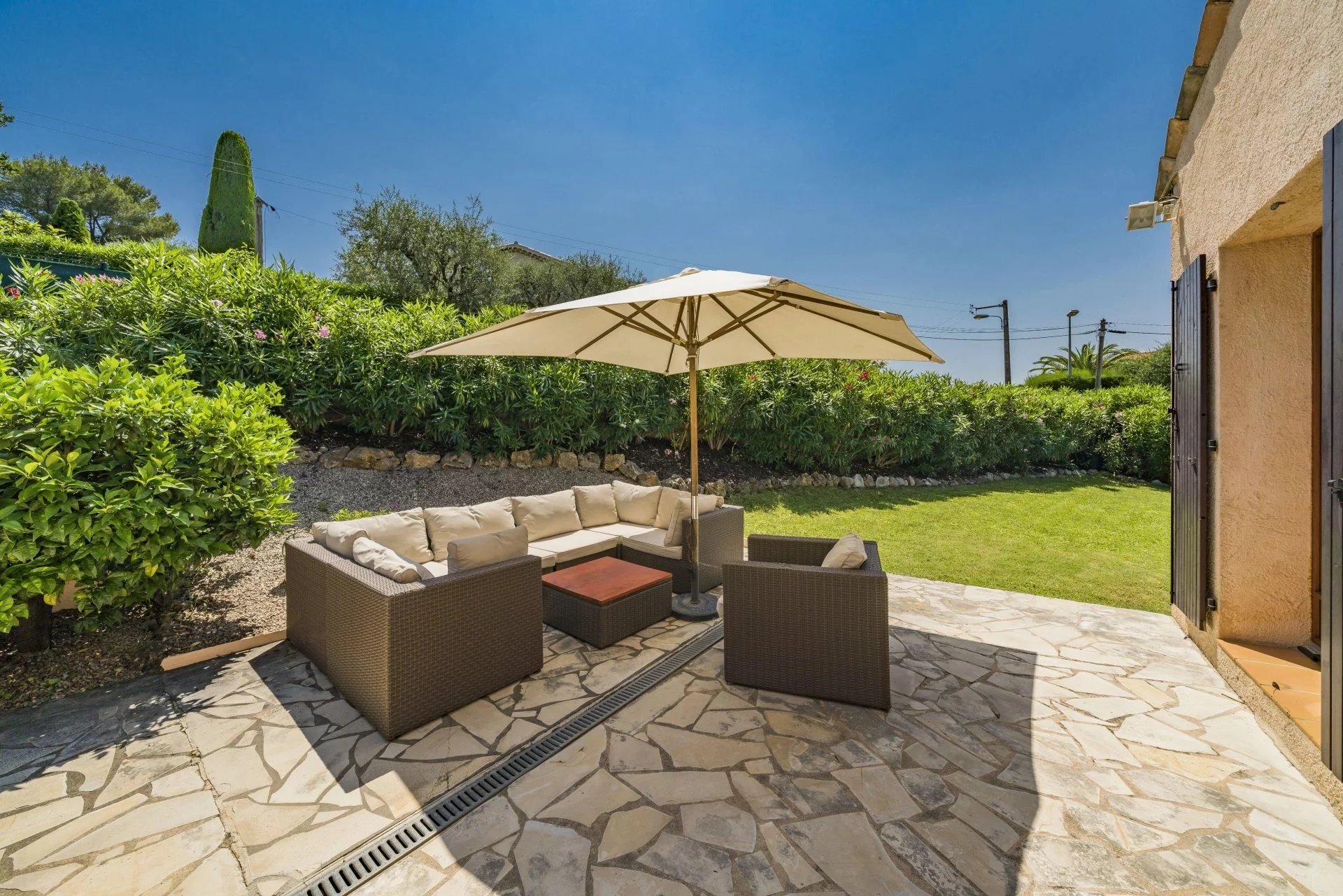  Image of Villa - 3 Bedrooms for Sale in Alpes-Maritimes-Mougins-France, Image 17