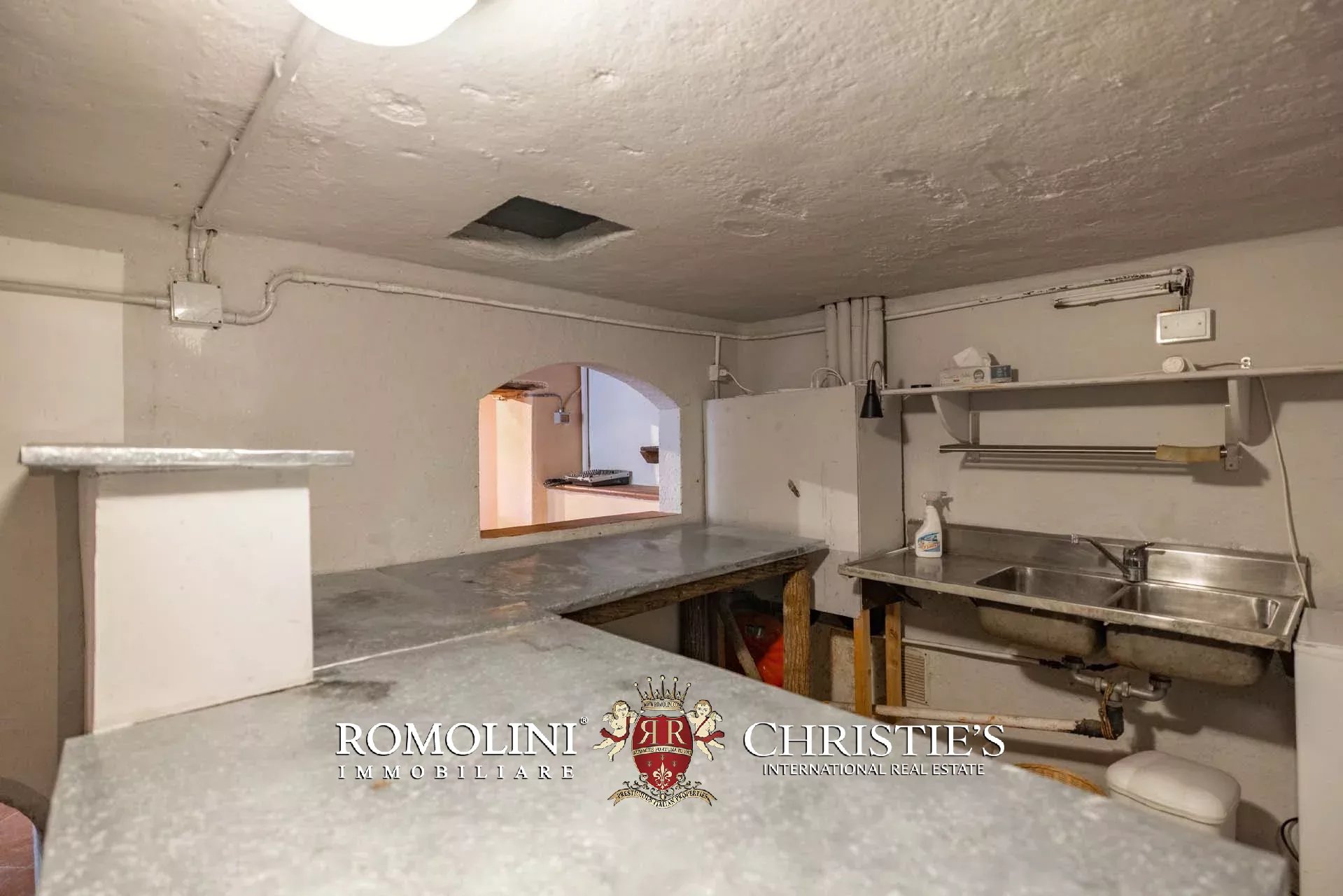10 Bedroom Villa/Townhouse's Image 78