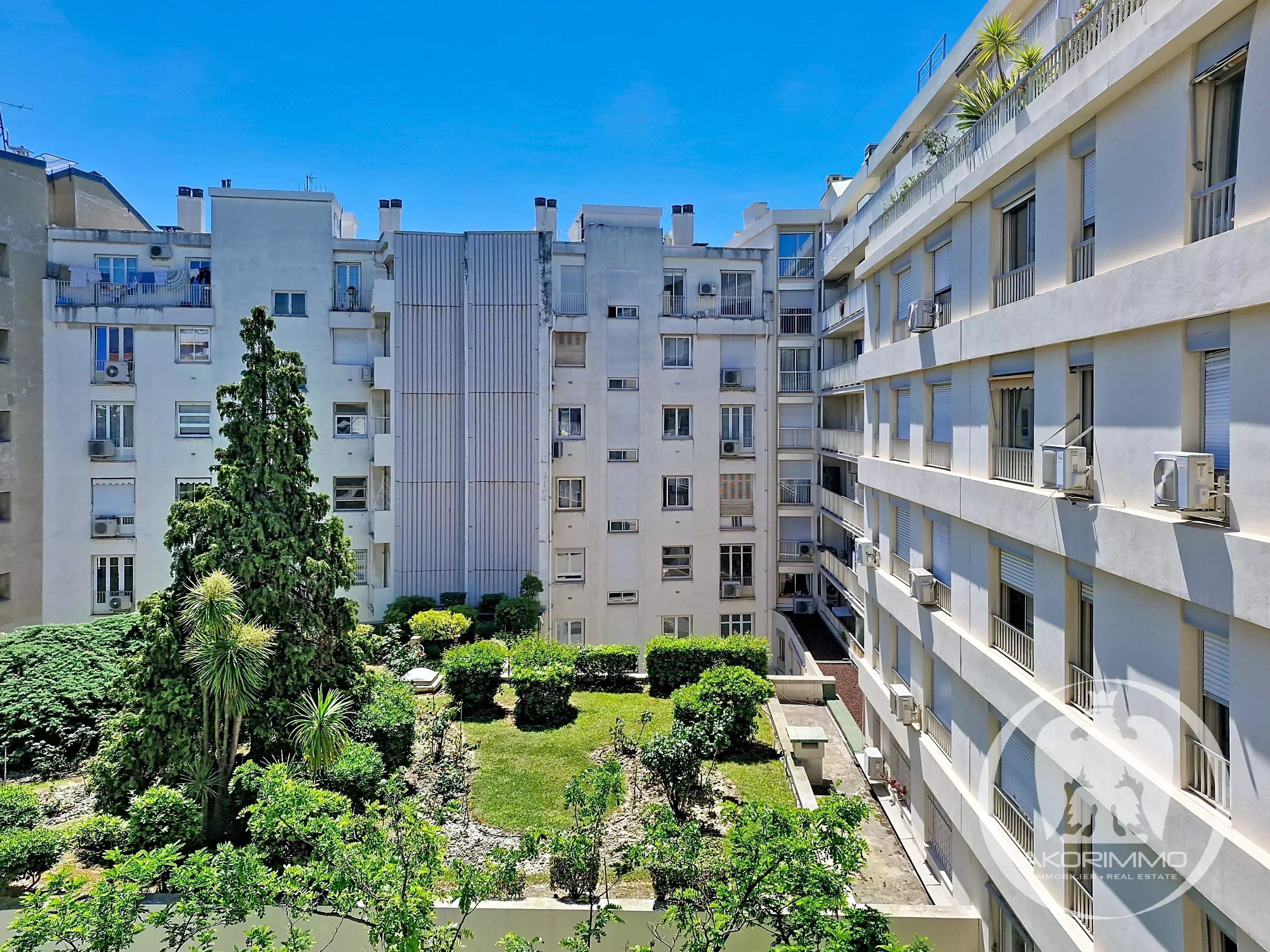 Apartment  - 3 rooms  - 82.52 m² -  €615,000 - For sale