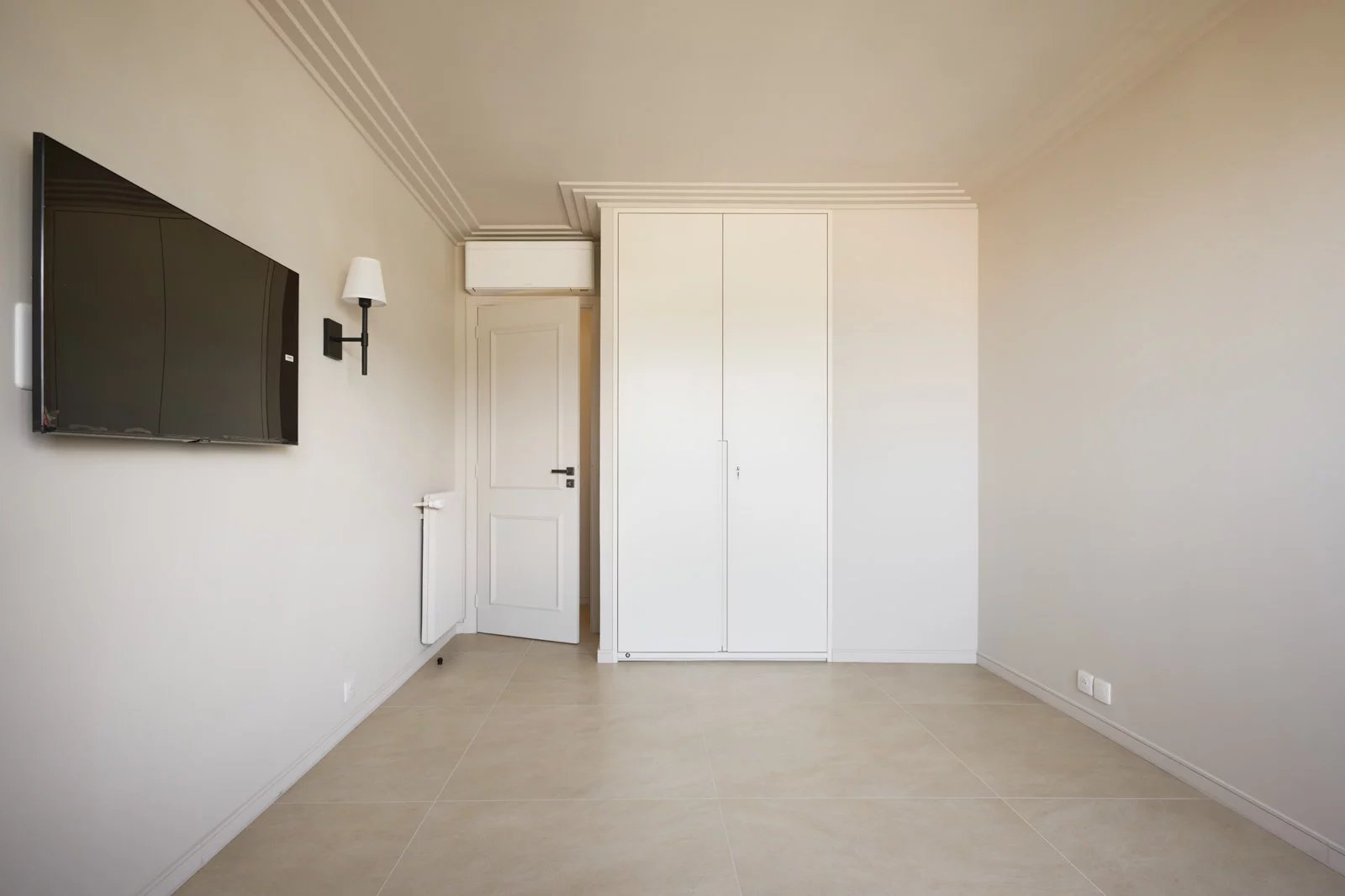  Image of Apartment - 2 Bedrooms - 1 Bathrooms for Sale in Alpes-Maritimes-Cannes-France, Image 12