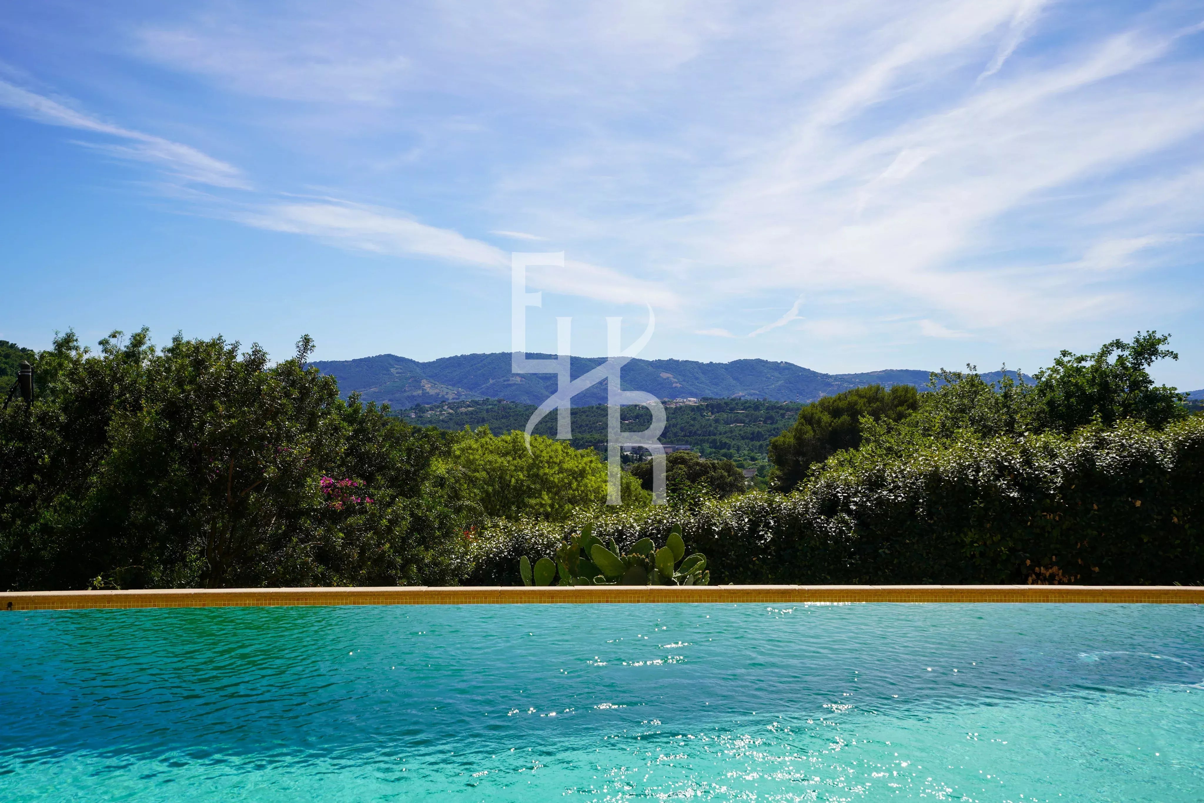 Villa in Mougins in begehrter Lage mit Panoramablick