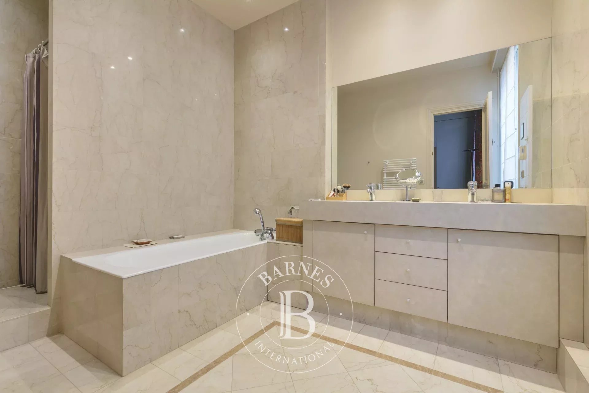 Daire Paris 8ème - picture 16