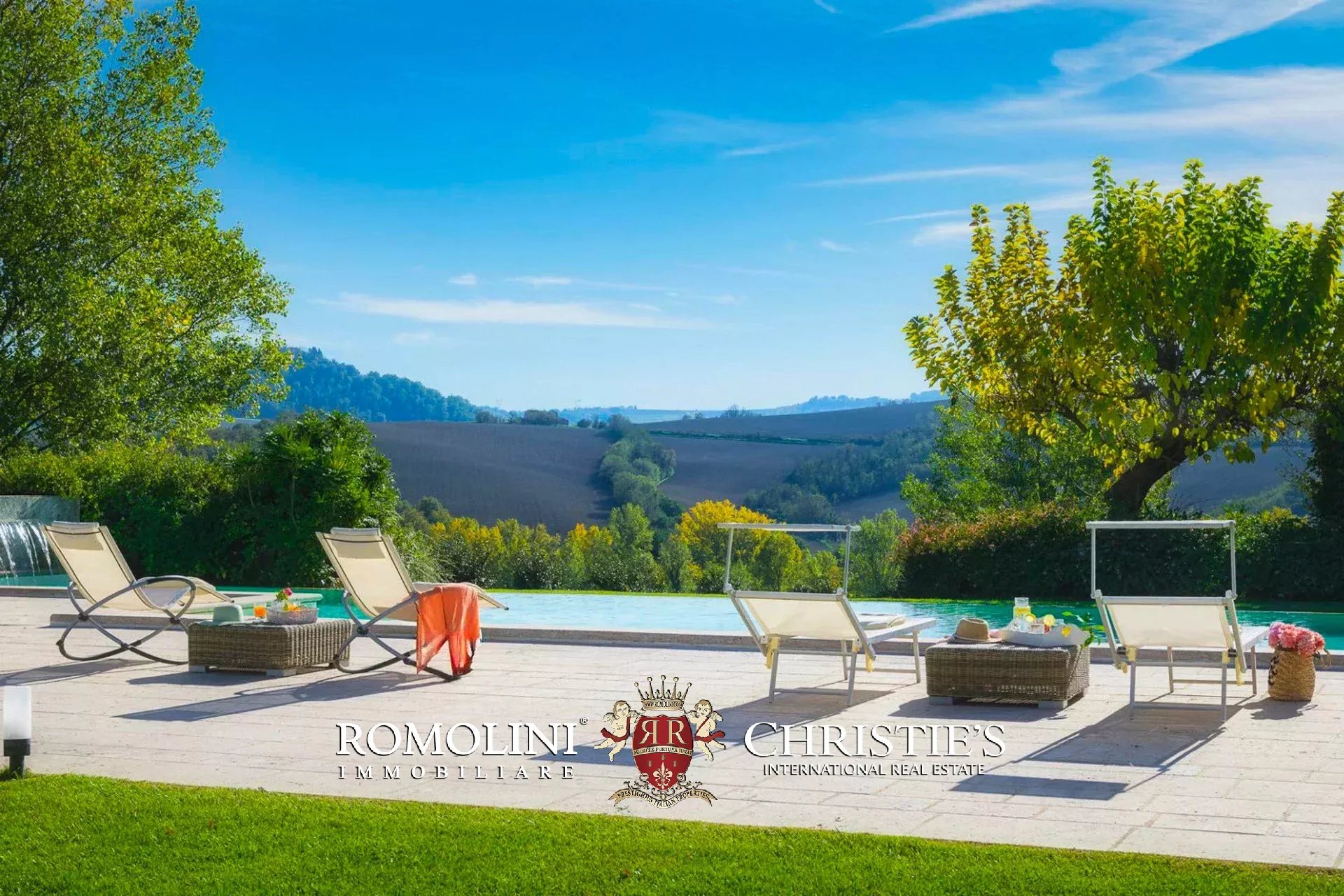 9 Bedroom Villa/Townhouse's Image 35