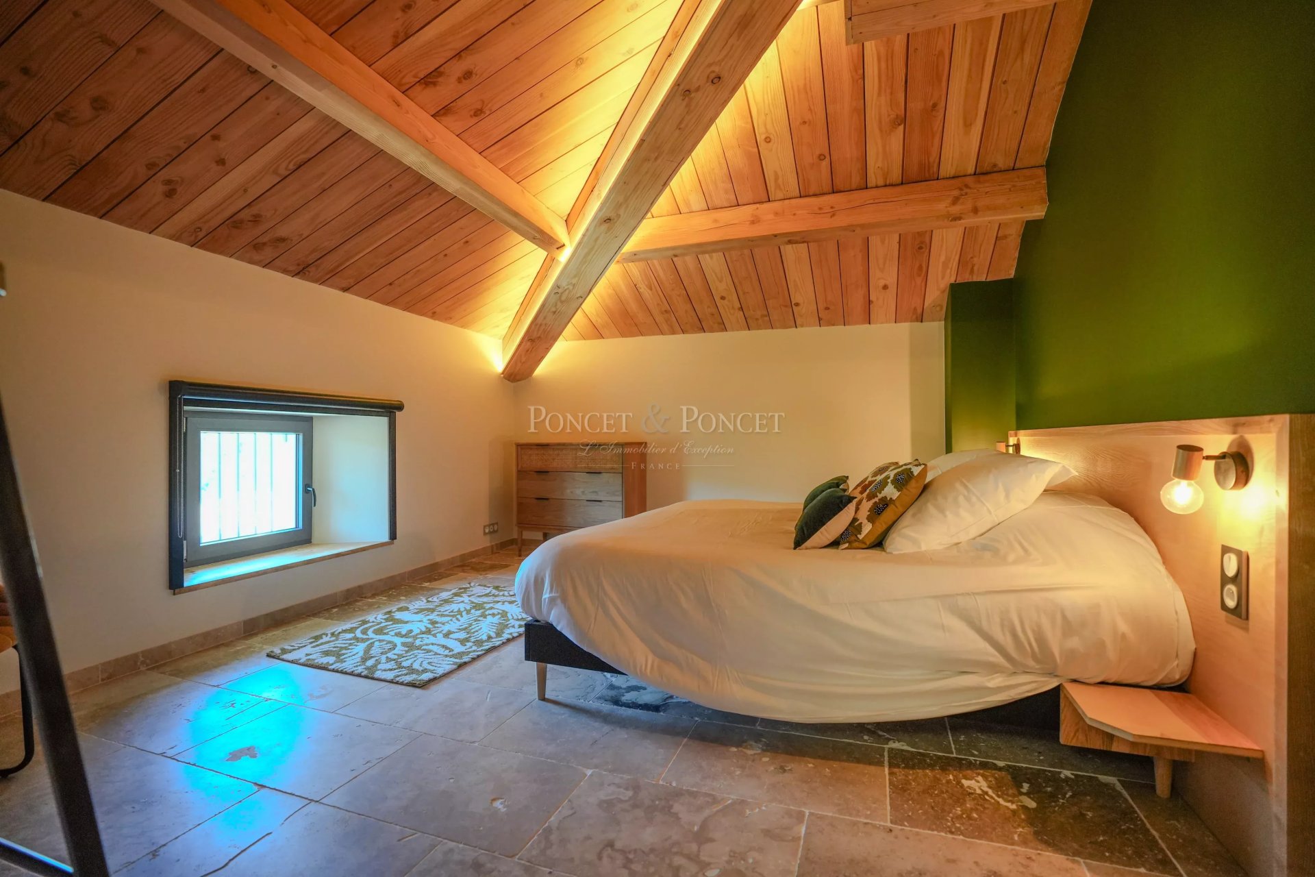 6 Bedroom Villa/Townhouse's Image 12
