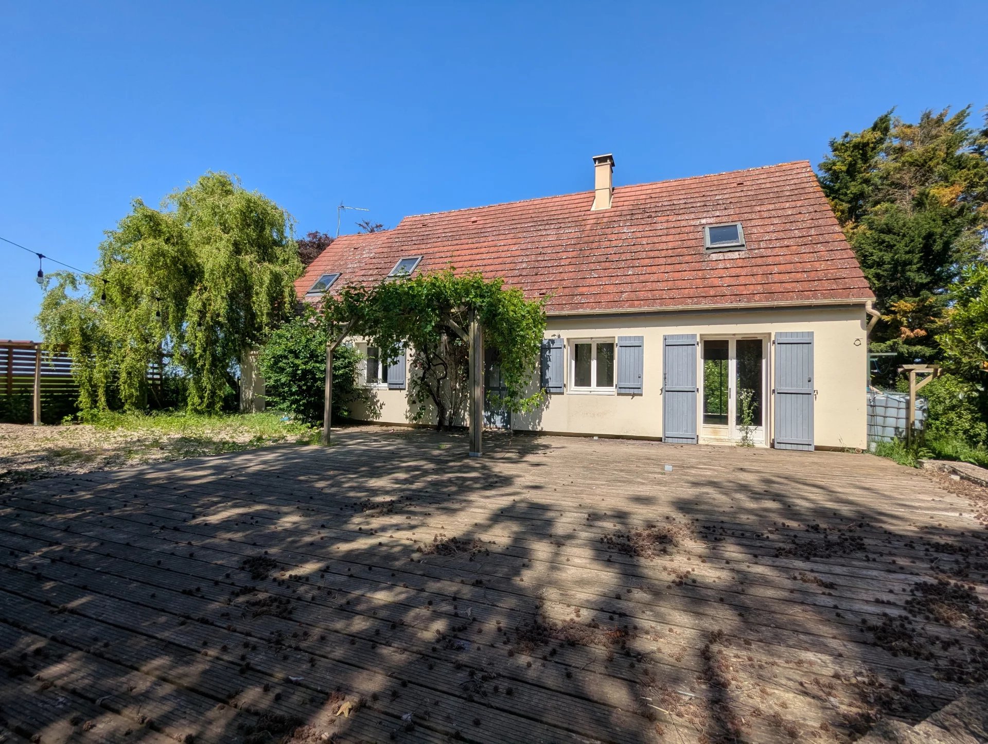 Maison F7 de 127 m² avec 5 chambres et une dépendance