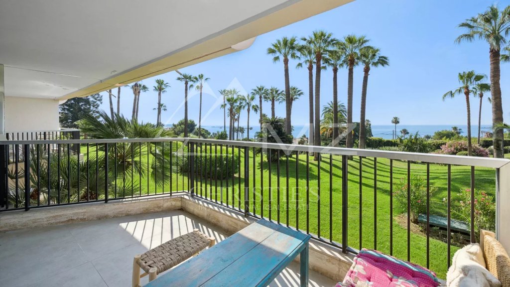 Apartment for sale in Cannes — SOLE AGENT : Superb 4-room apartment with panoramic sea view
