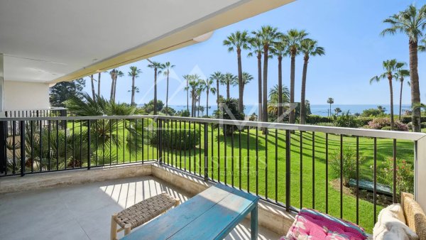 SOLE AGENT : Superb 4-room apartment with panoramic sea view — photo 1