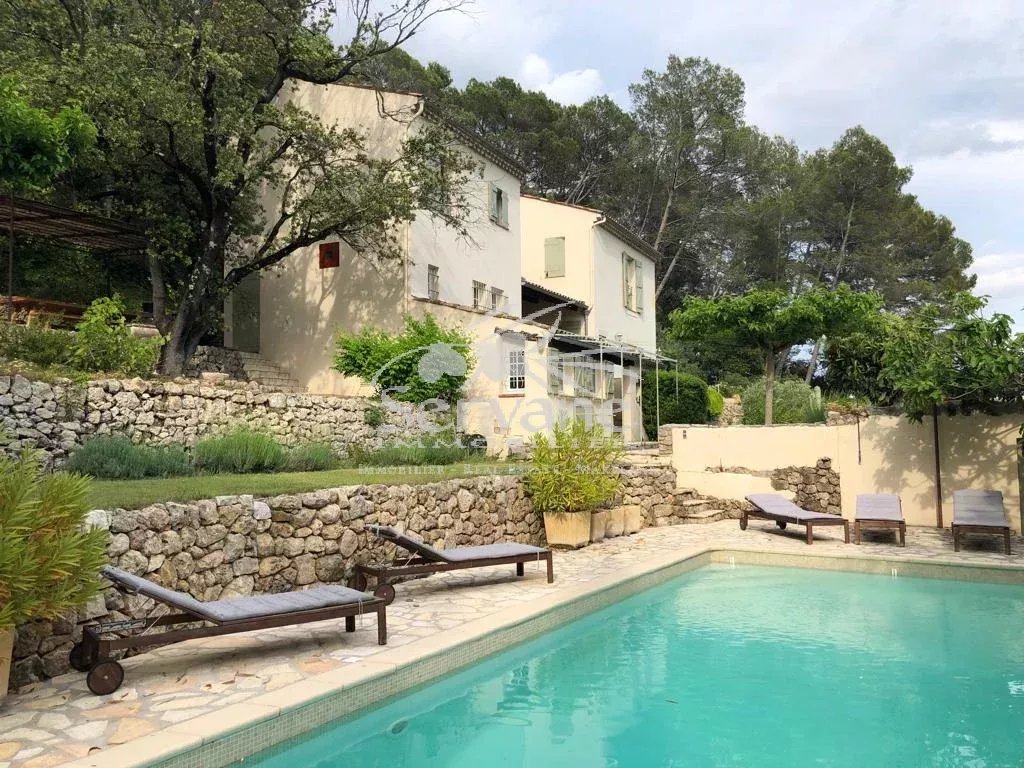 PROVENCAL MAS IN LORGUES SETS ON 4000 M²