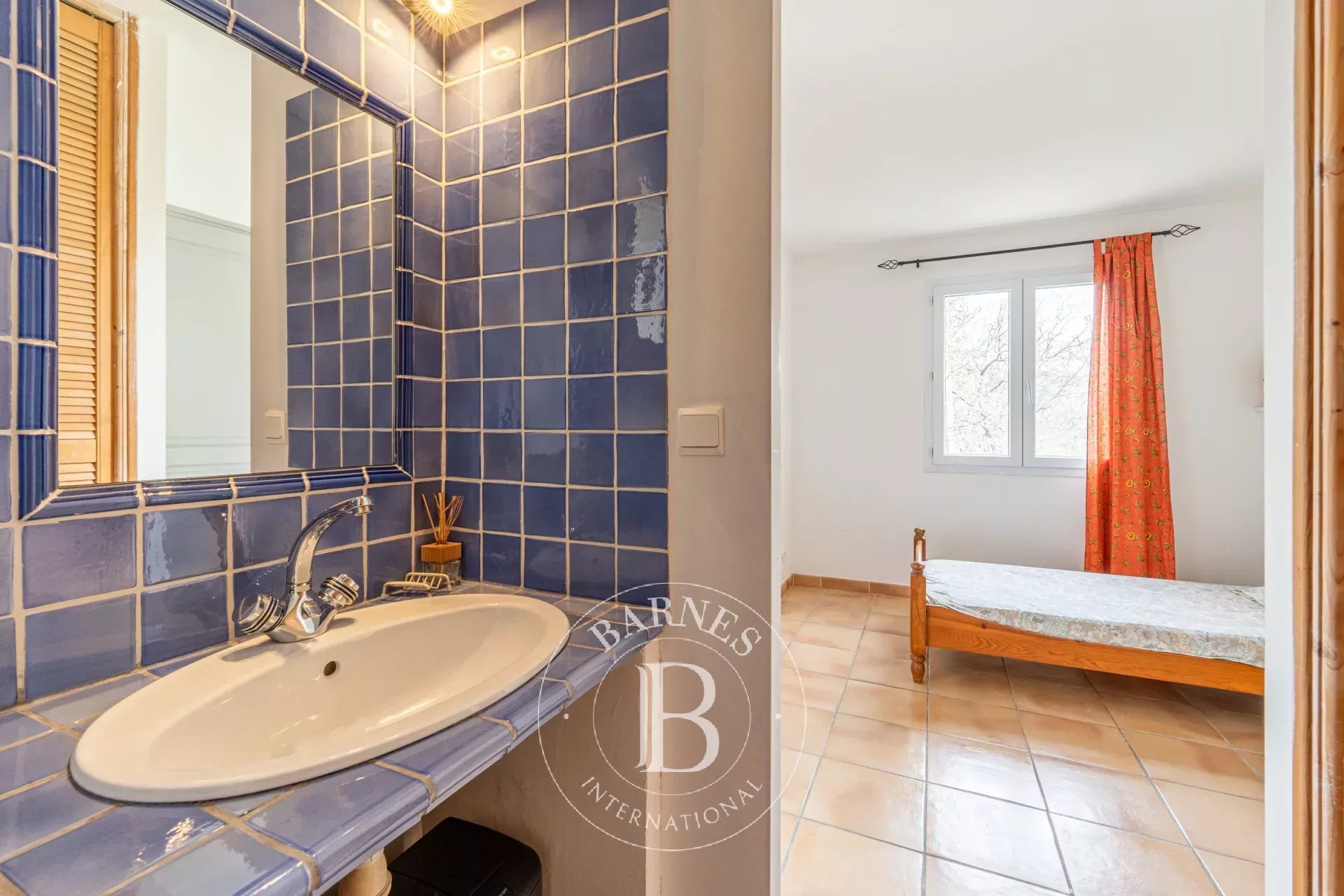 AIX EN PROVENCE - PANORAMIC VIEW - 200SQM - 5 BEDROOMS -  POOL - GARDEN 4 000 SQM - picture 9