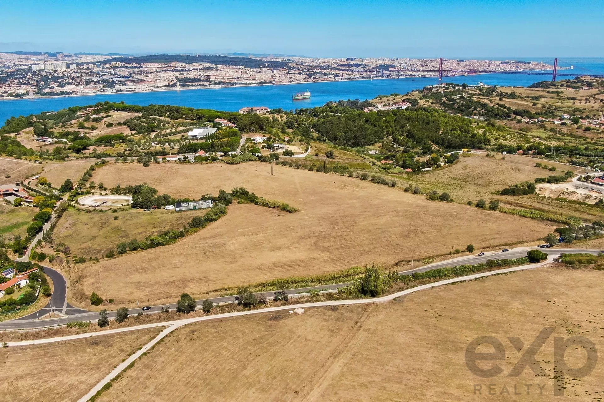 Land with Tagus view 86176491 image 1