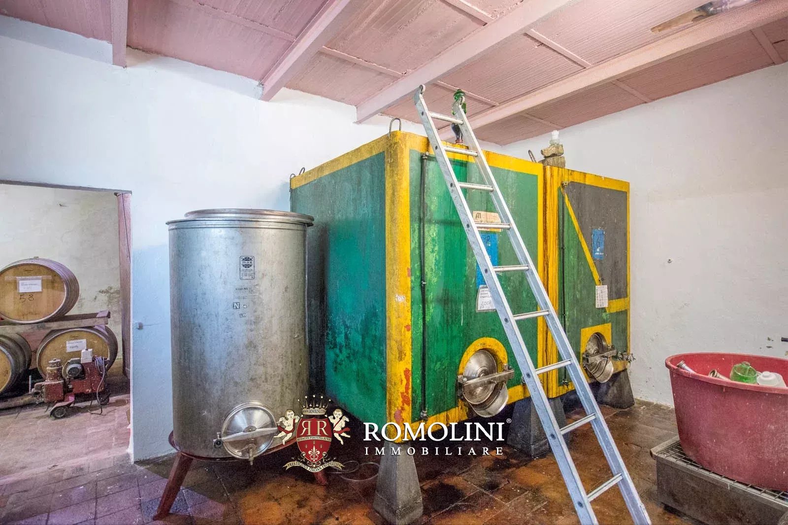 53 Bedroom Vineyard's Image 61