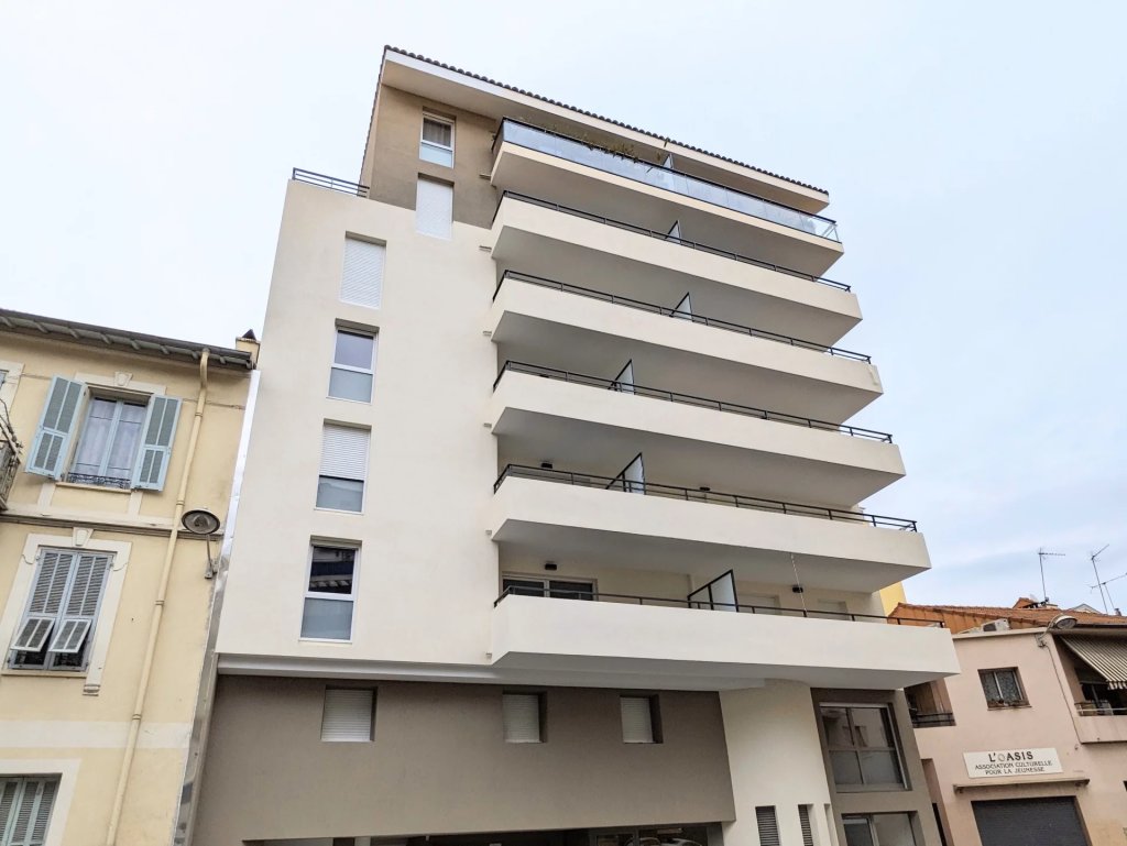 Apartment for sale in Nice — NICE – RIQUIER – PORT AREA – 4-ROOM DUPLEX