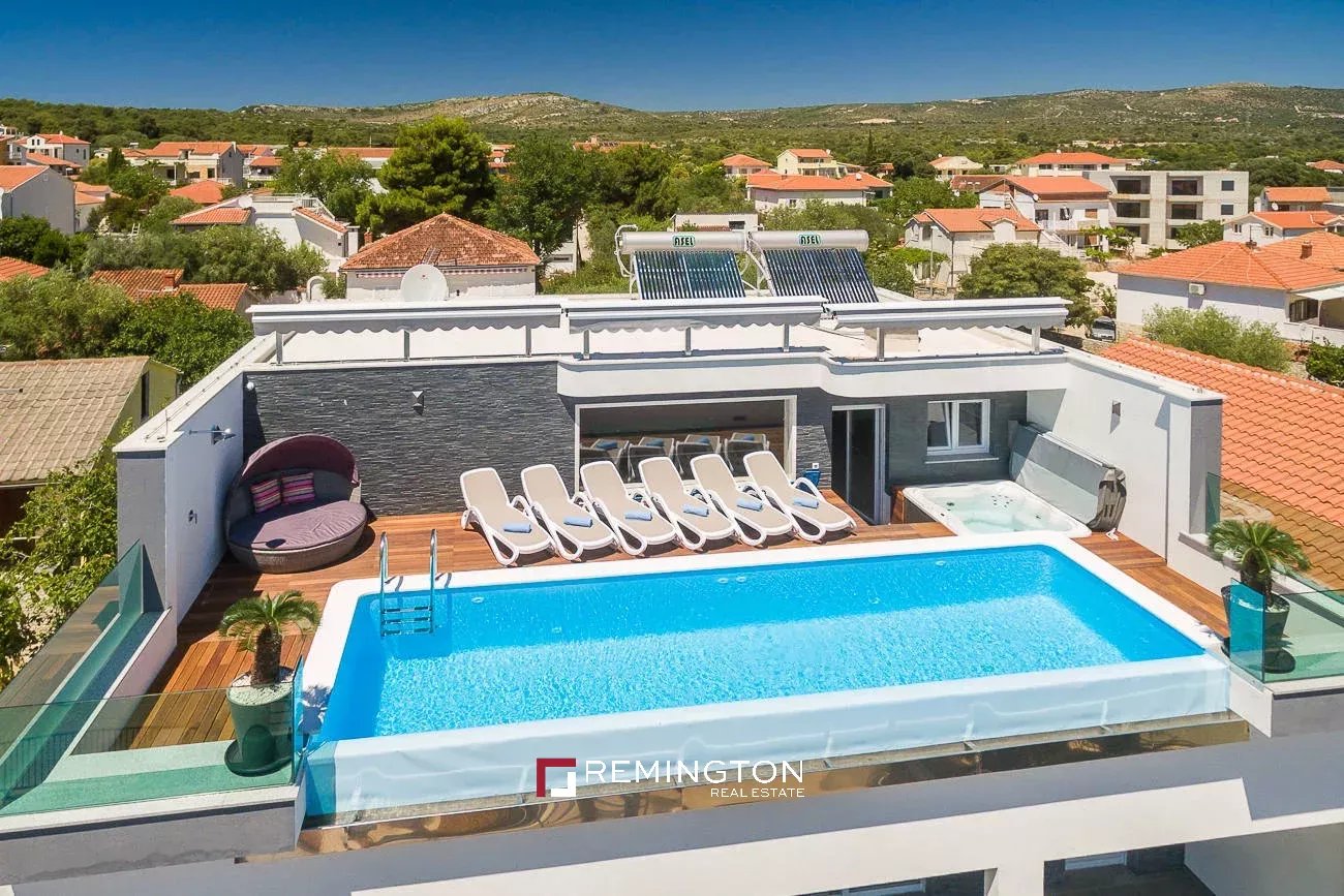 5 Bedroom Villa/Townhouse's Image 3