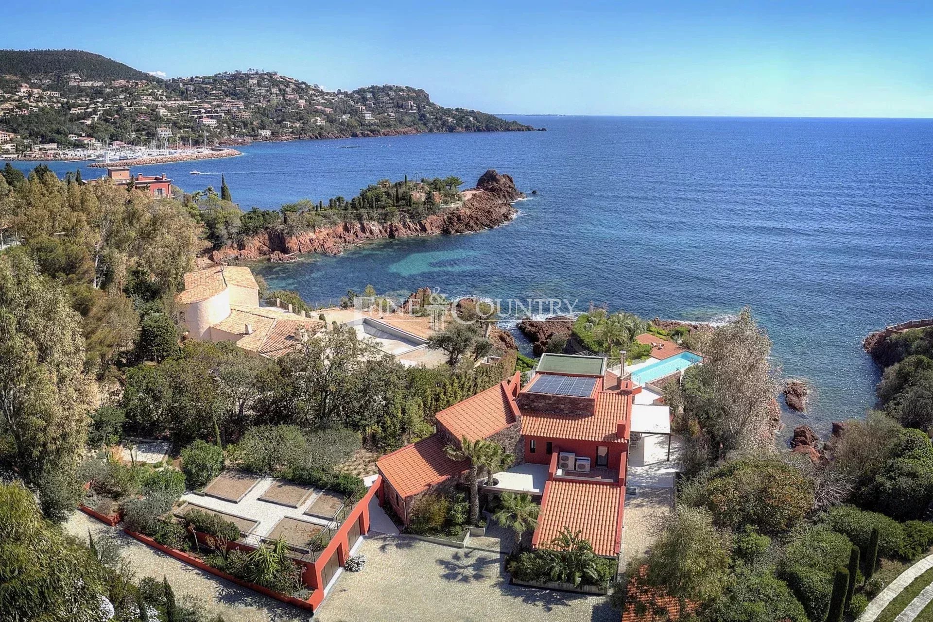 Photo of Seafront Villa for sale in Theoule-sur-Mer