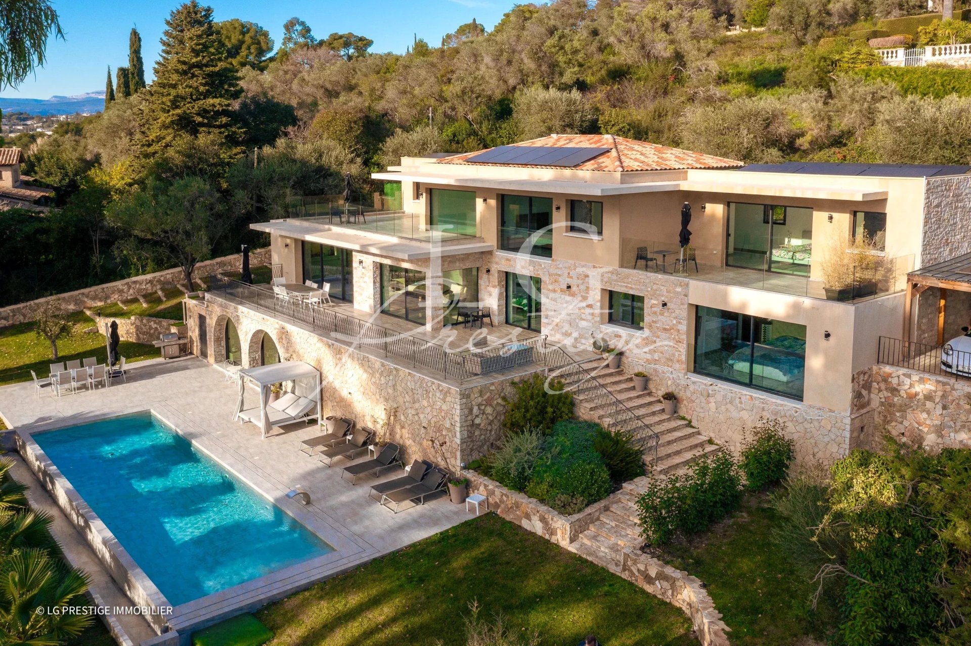 06250 MOUGINS VILLA