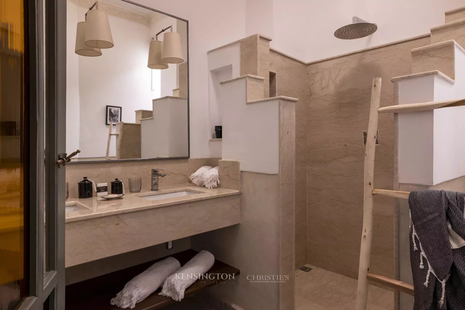 7 Bedroom Villa/Townhouse's Image 8
