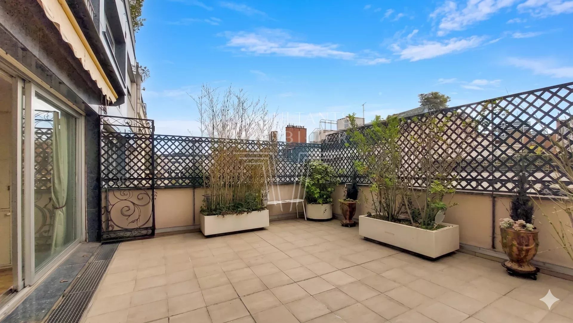 SUPERBE TERRASSE SUD VUE DEGAGEE