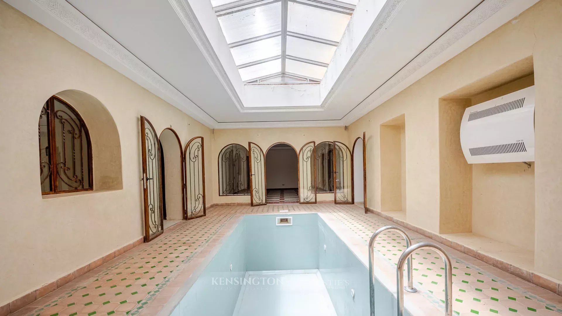 10 Bedroom Villa/Townhouse's Image 25