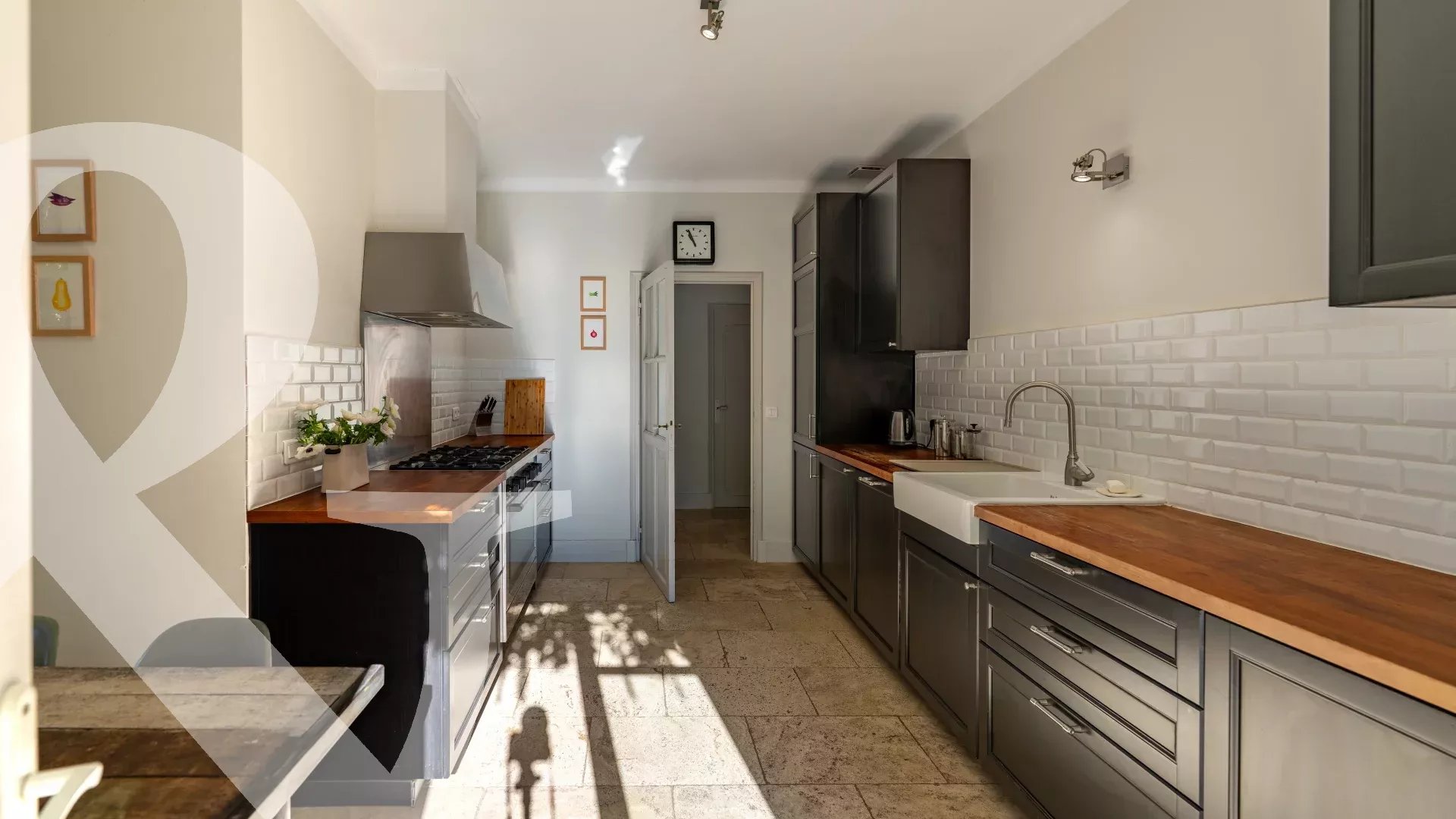 UN BIEN UNIQUE ET INCROYABLE