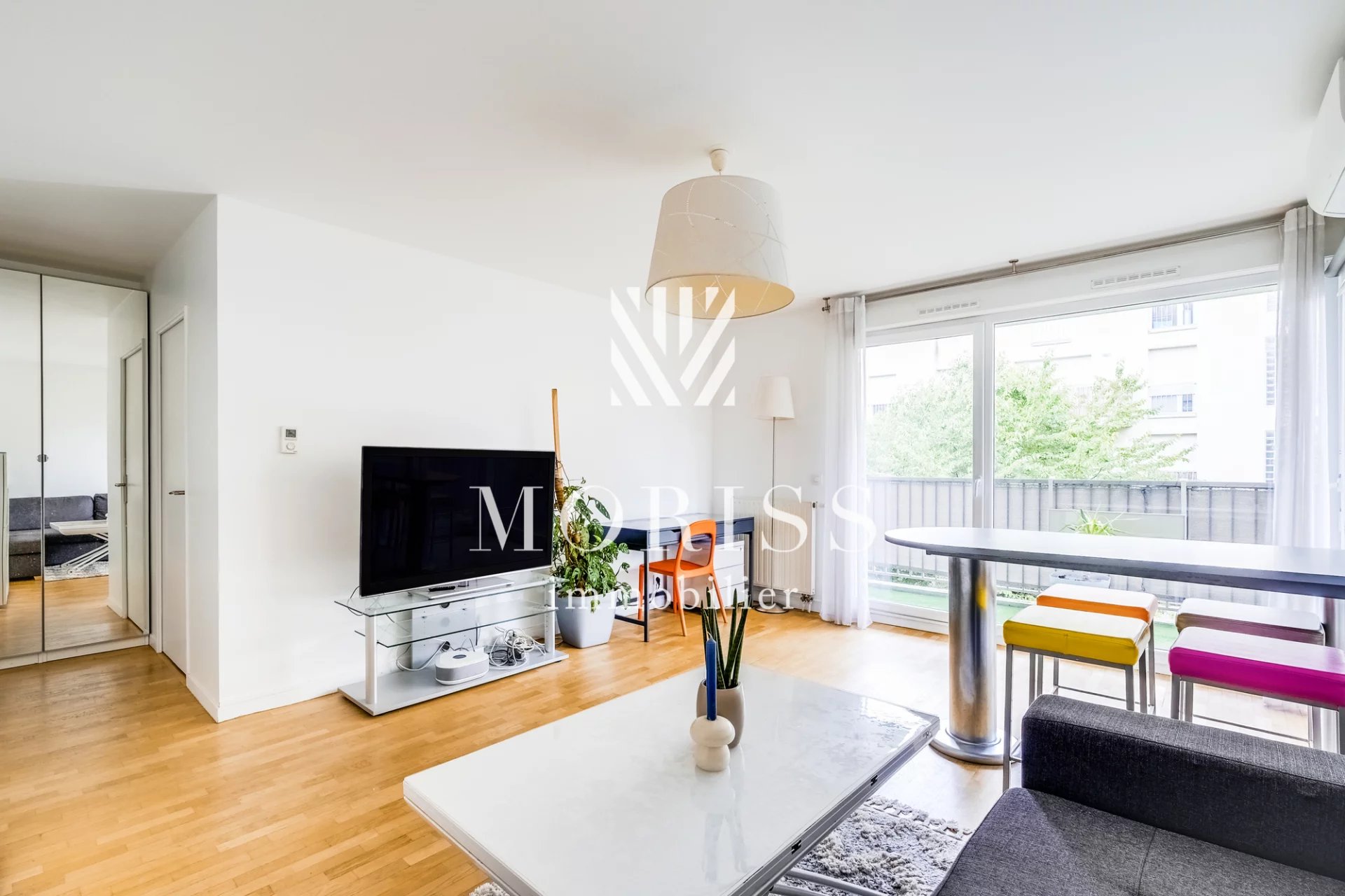 APPARTEMENT RÉNOVÉ – 3 PIÈCES – 65M2 - TERRASSE – LIGNES 13 & 14 - Image Array