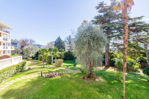 FOR SALE – 2-BEDROOM APARTMENT – CANNES — photo 2