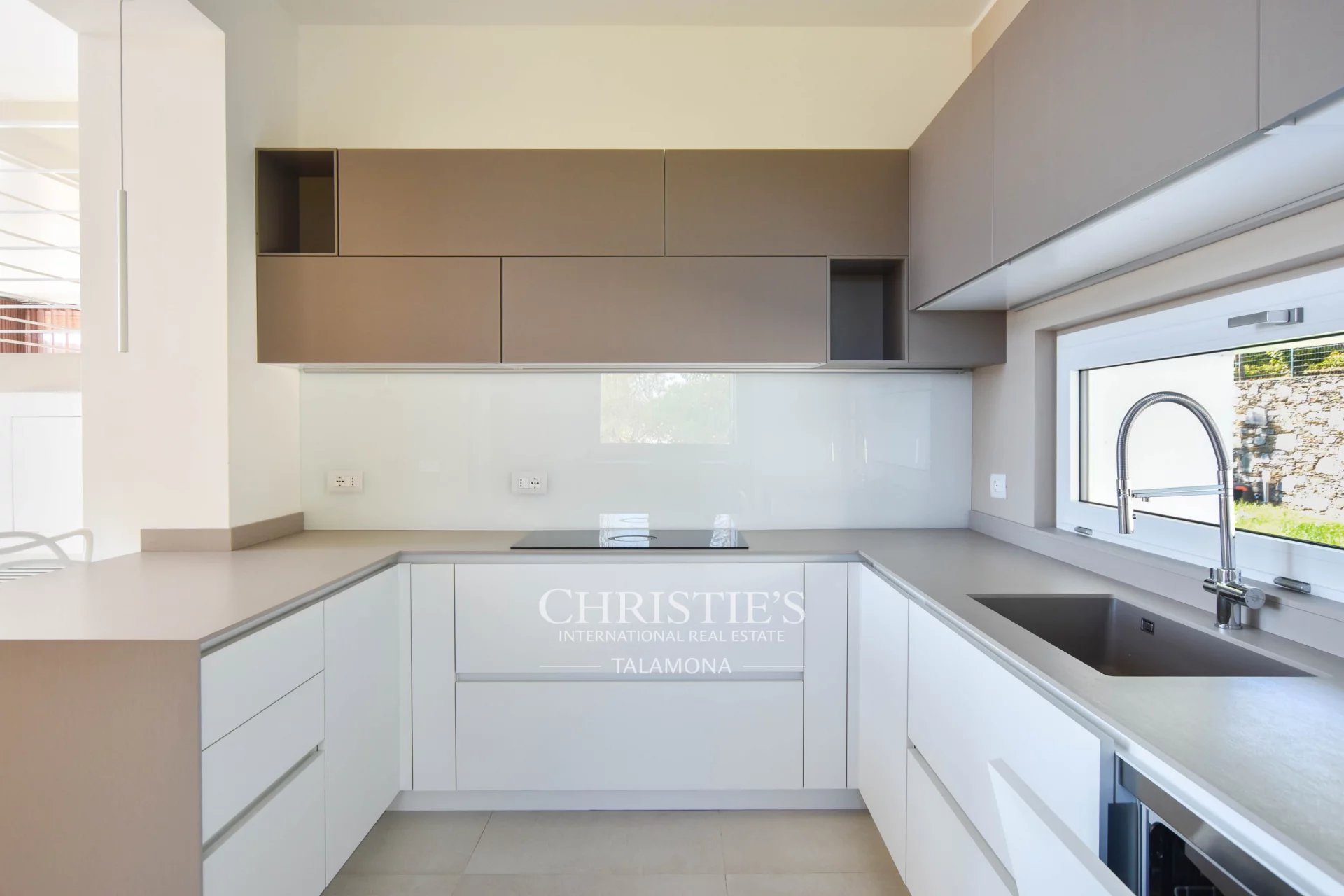3 Bedroom Villa/Townhouse's Image 37
