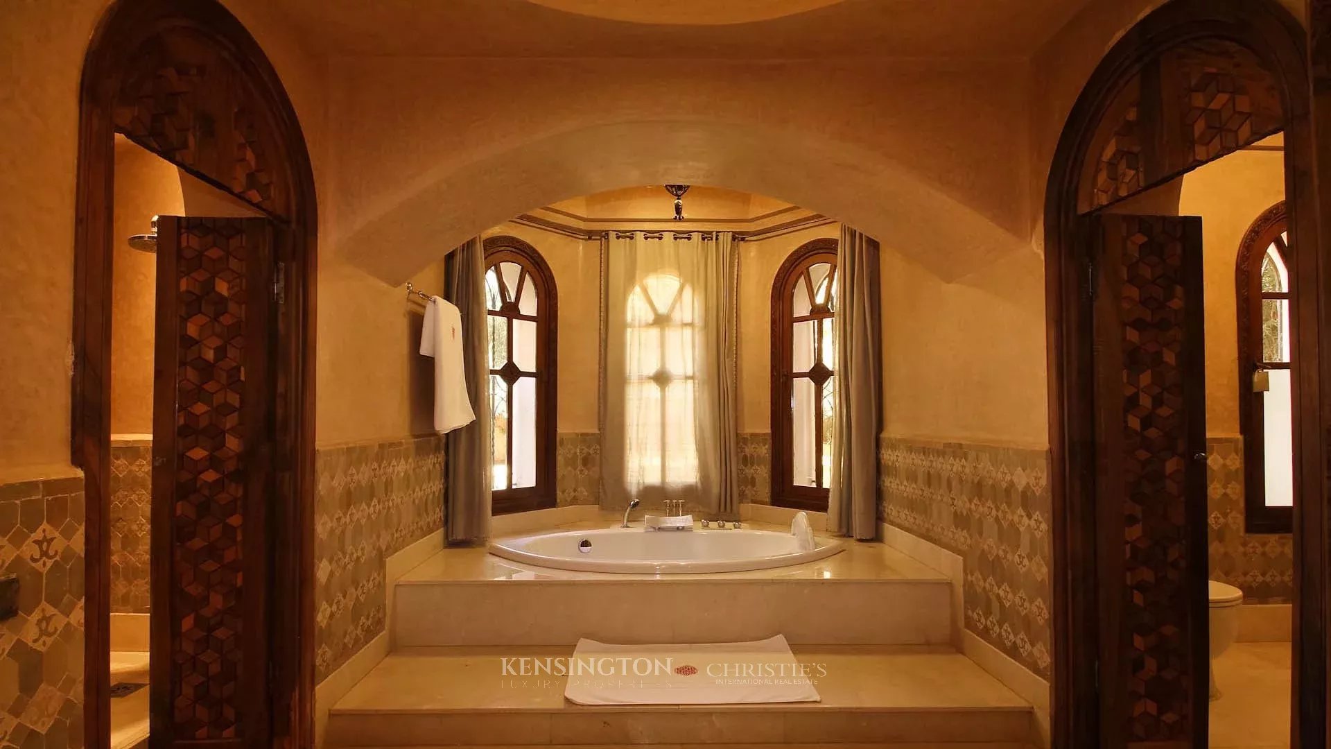 8 Bedroom Villa/Townhouse's Image 21