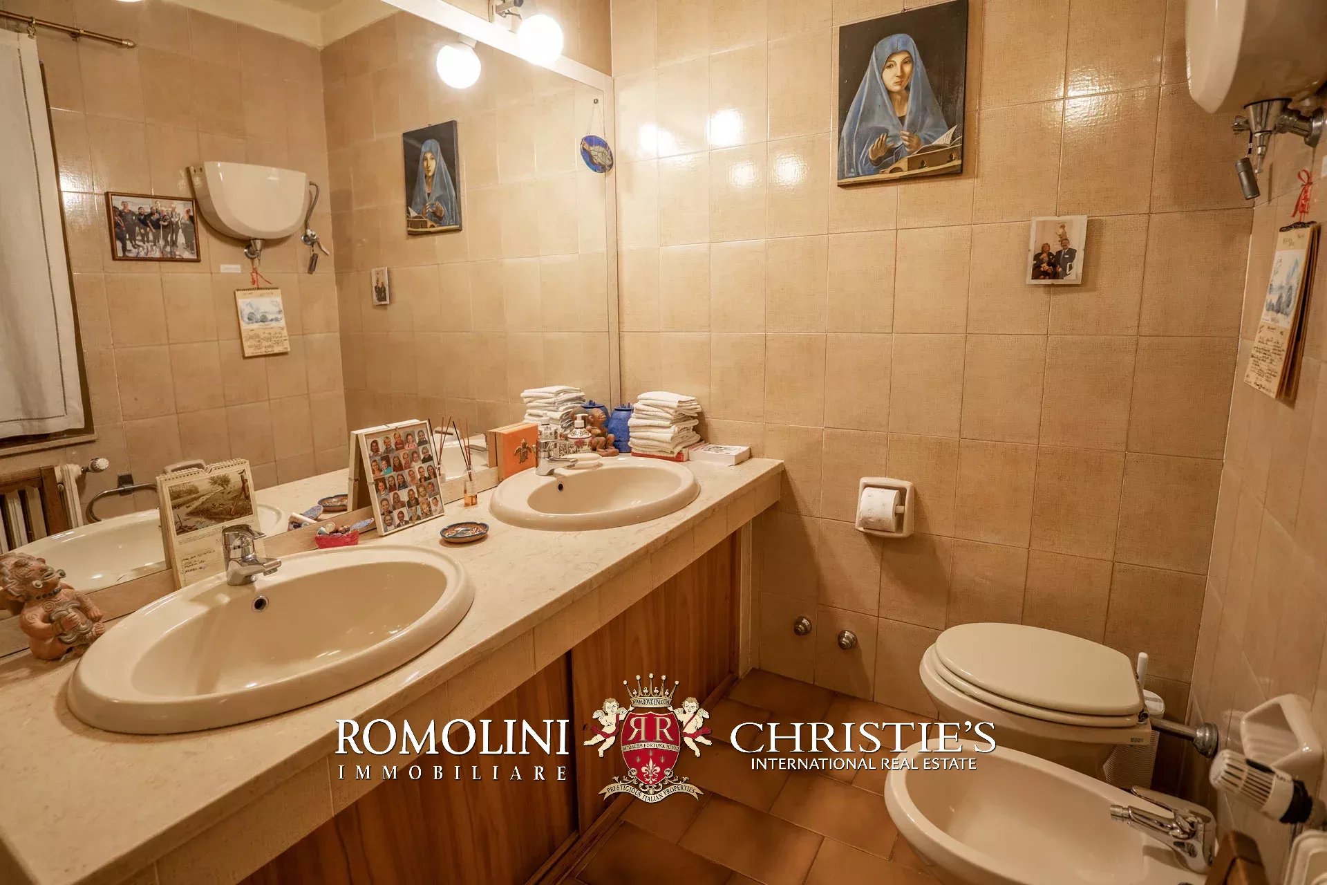8 Bedroom Villa/Townhouse's Image 85