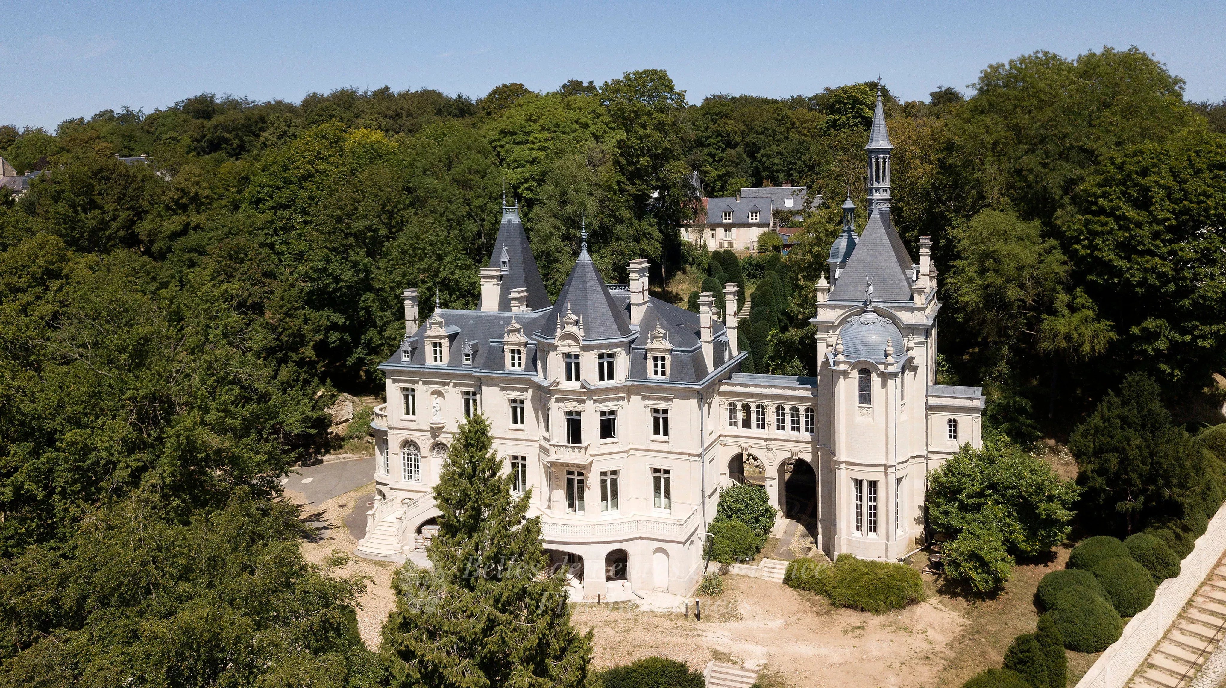 1h from Paris. A remarkable Gothic/Renaissance-style chateau set in 1.2 hectares of grounds