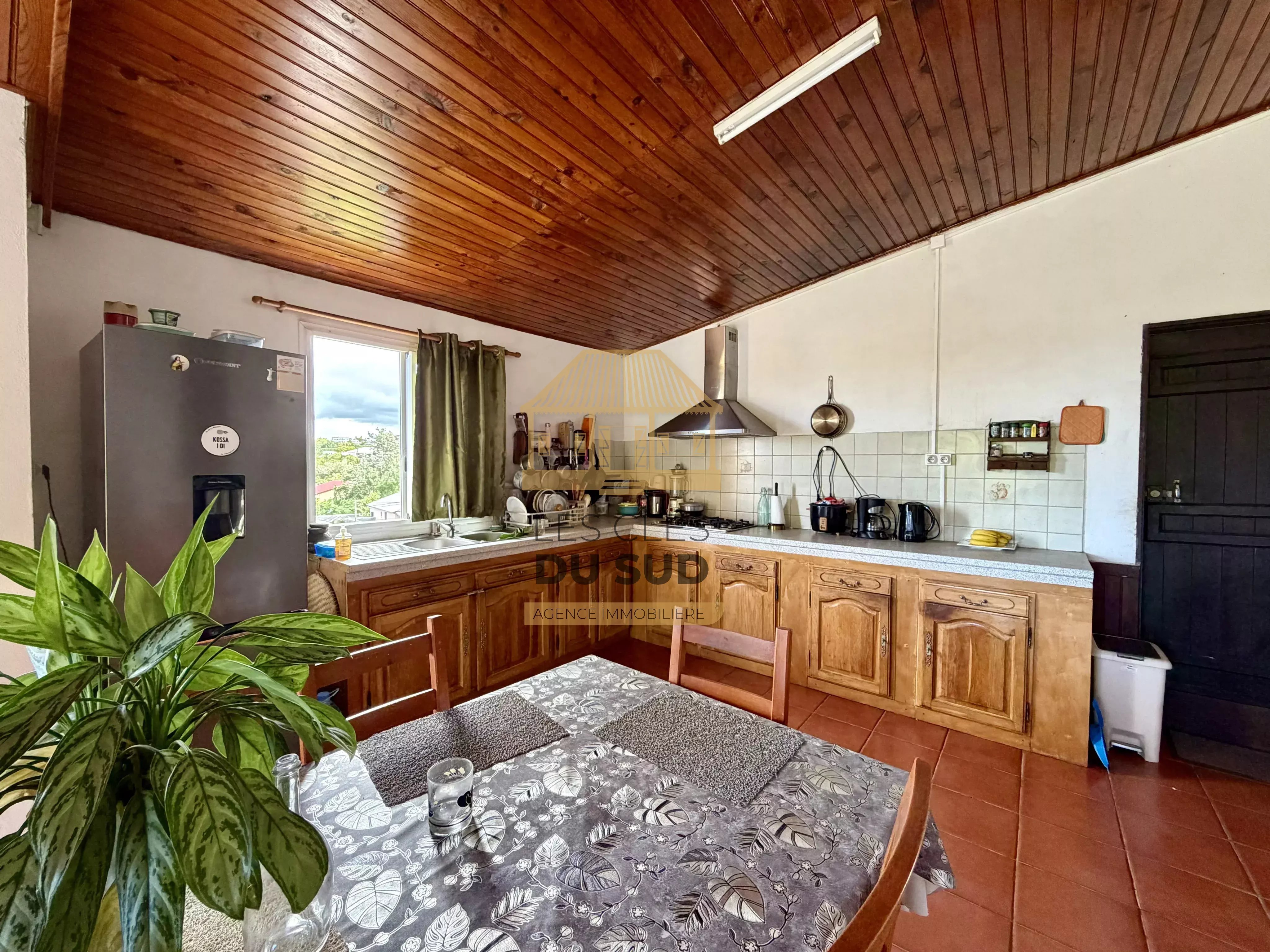 A VENDRE - MAISON DE TYPE T4 DE 101 M² ENVIRON - SAINT JOSEPH - 197 000 €