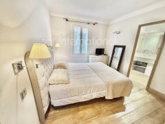 Saint Tropez 3 bedroom apartment Place des Lices for sale — photo 7 of 7