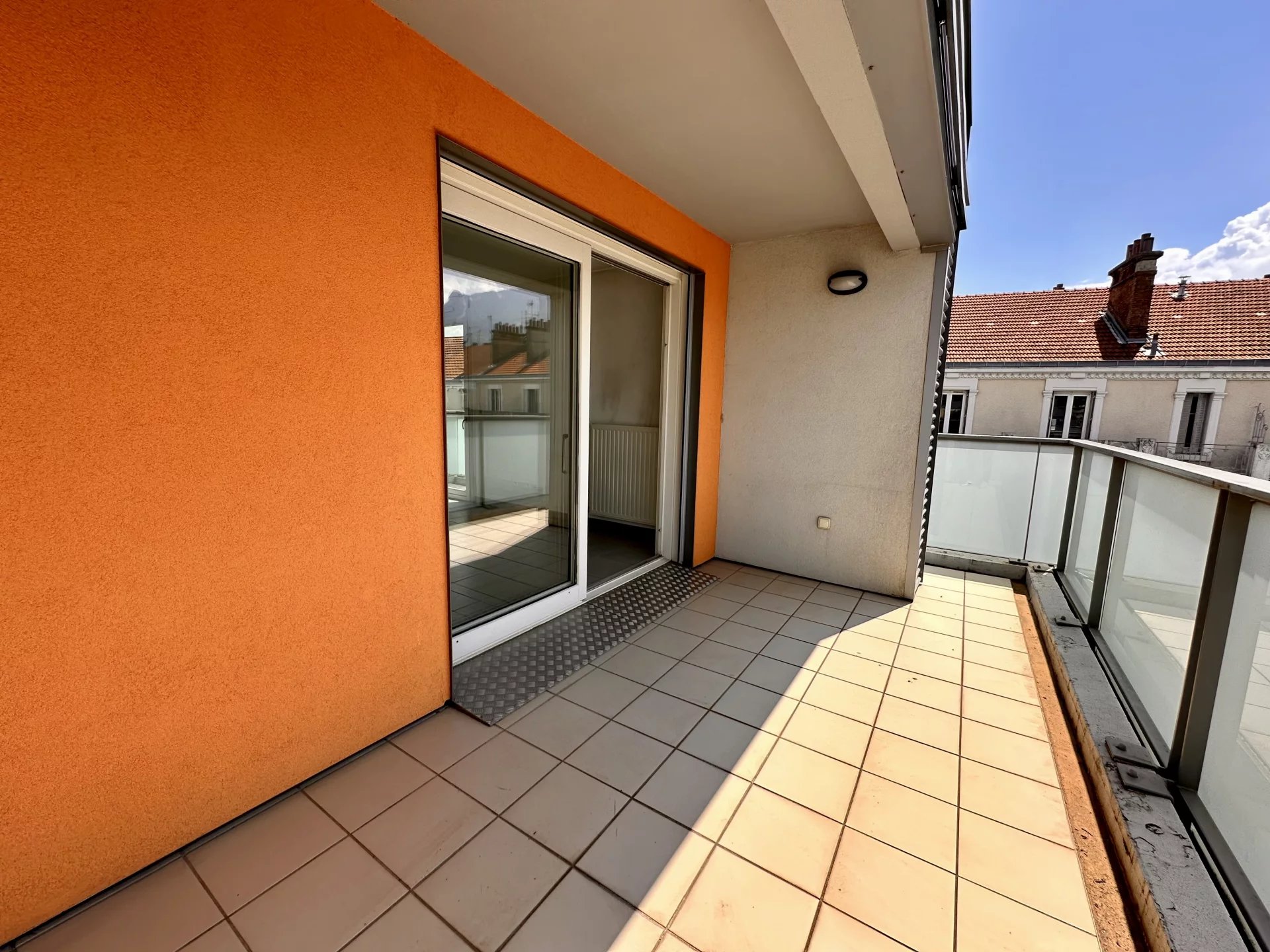 T3 en dernier étage avec terrasse et vue !