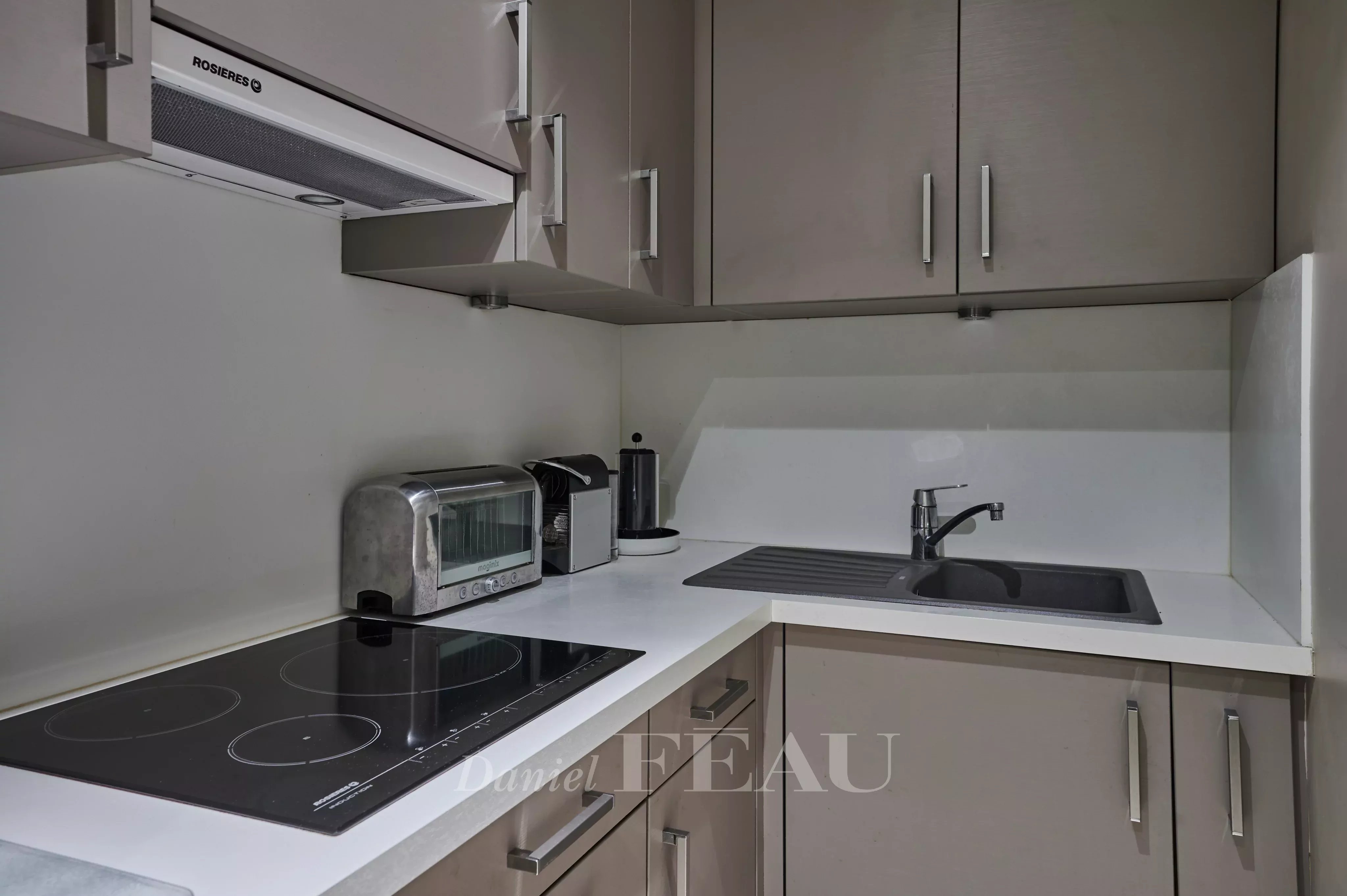 Sale Apartment Paris 16th