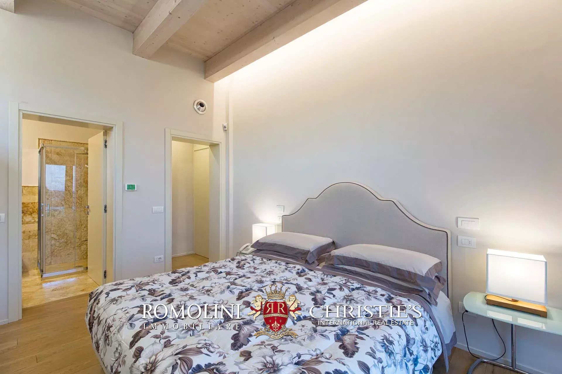 7 Bedroom Villa/Townhouse's Image 69