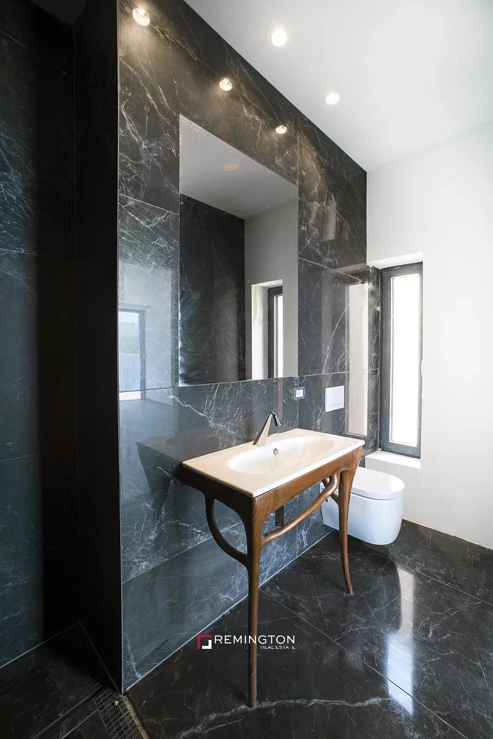 8 Bedroom Villa/Townhouse's Image 5