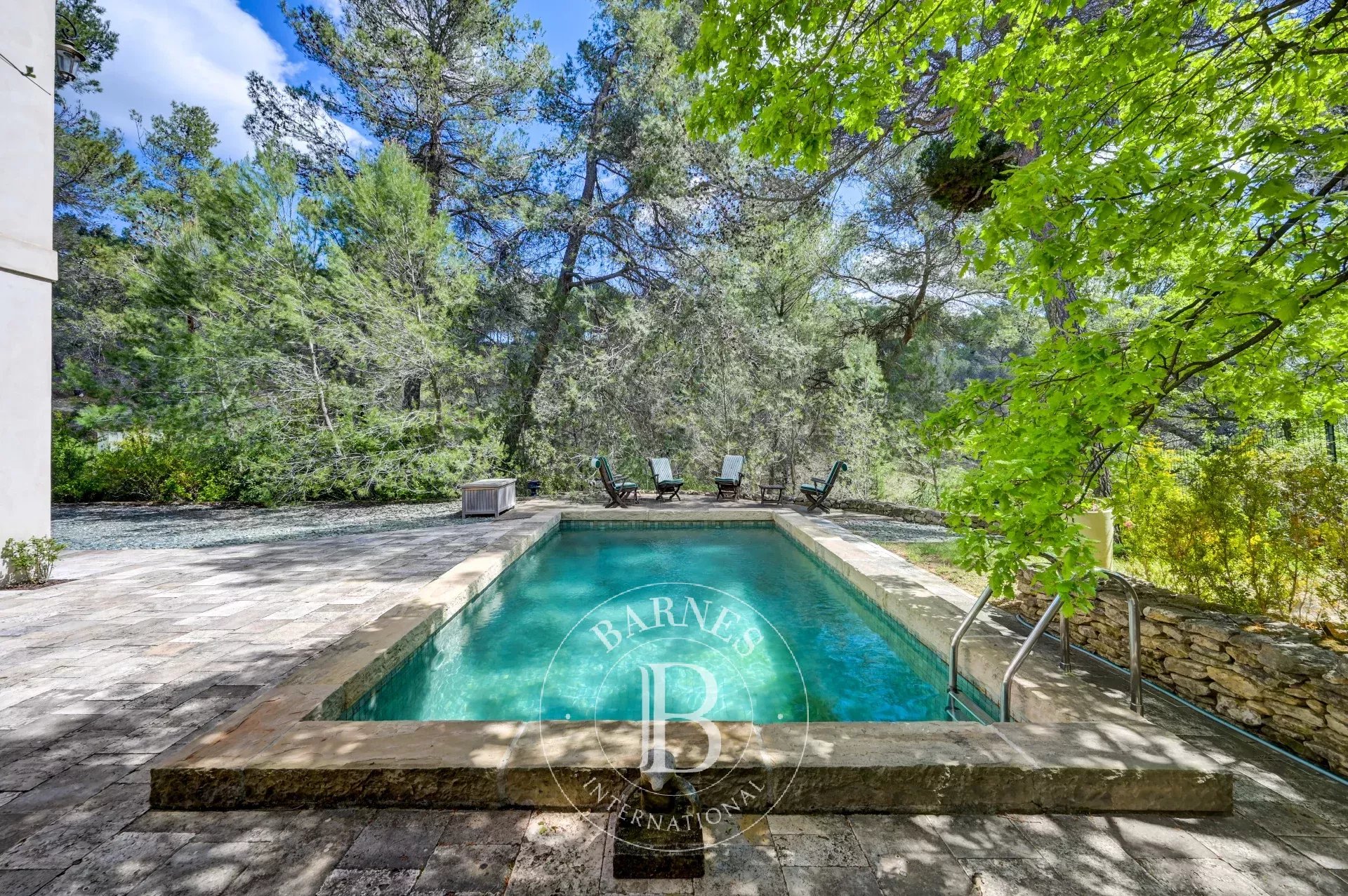 AIX-EN-PROVENCE – CHARMING BASTIDE – 2,260 SQM OF LANDSCAPED GROUNDS – OPEN VIEWS – SWIMMING POOL – GARAGE – ABSOLUTE TRANQUILITY