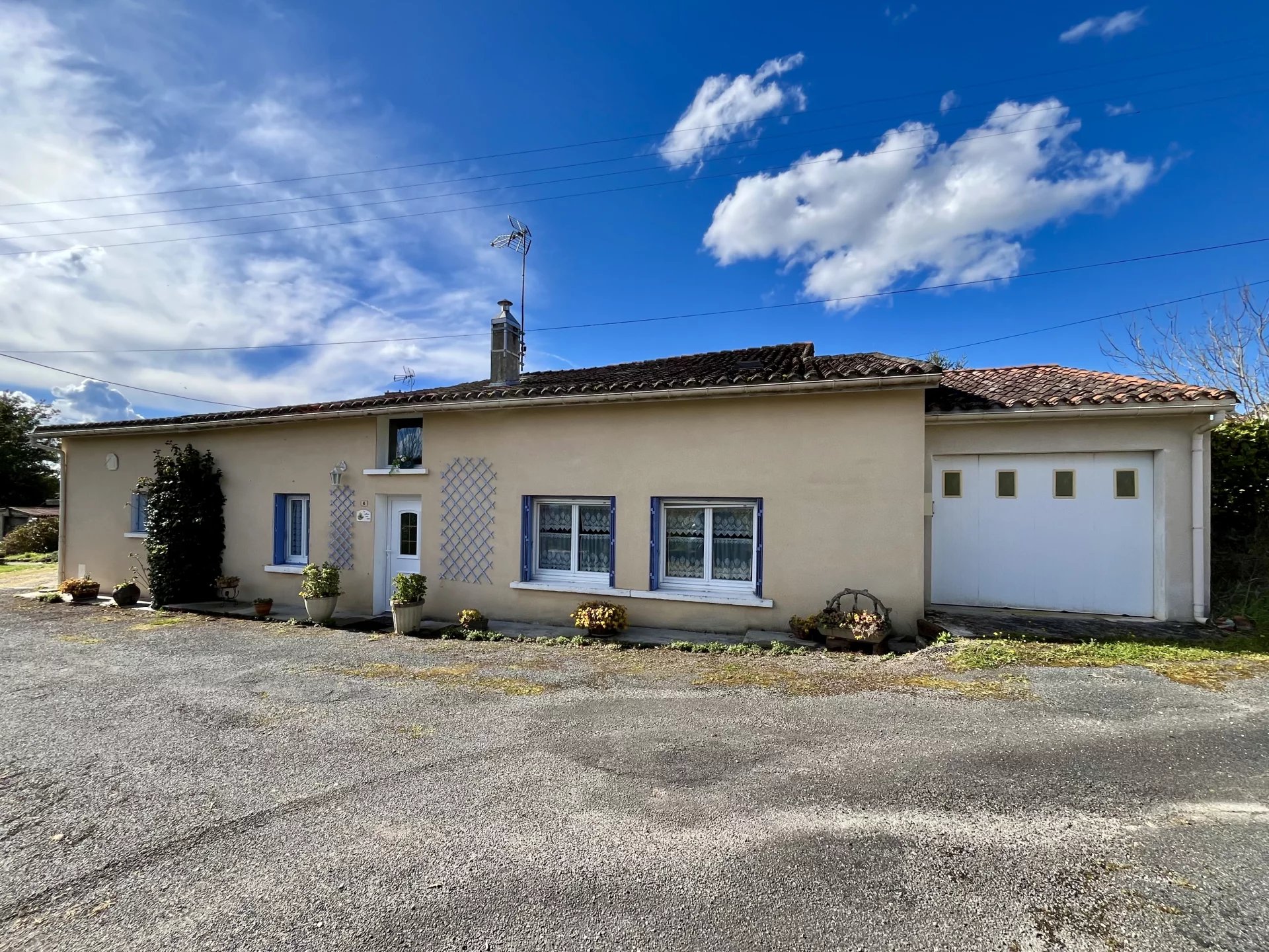 Lovely country house with exceptional panoramic views