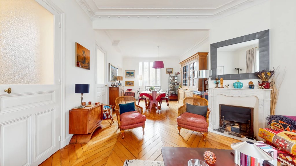Double séjour de 33 m² avec cheminée et moulures
