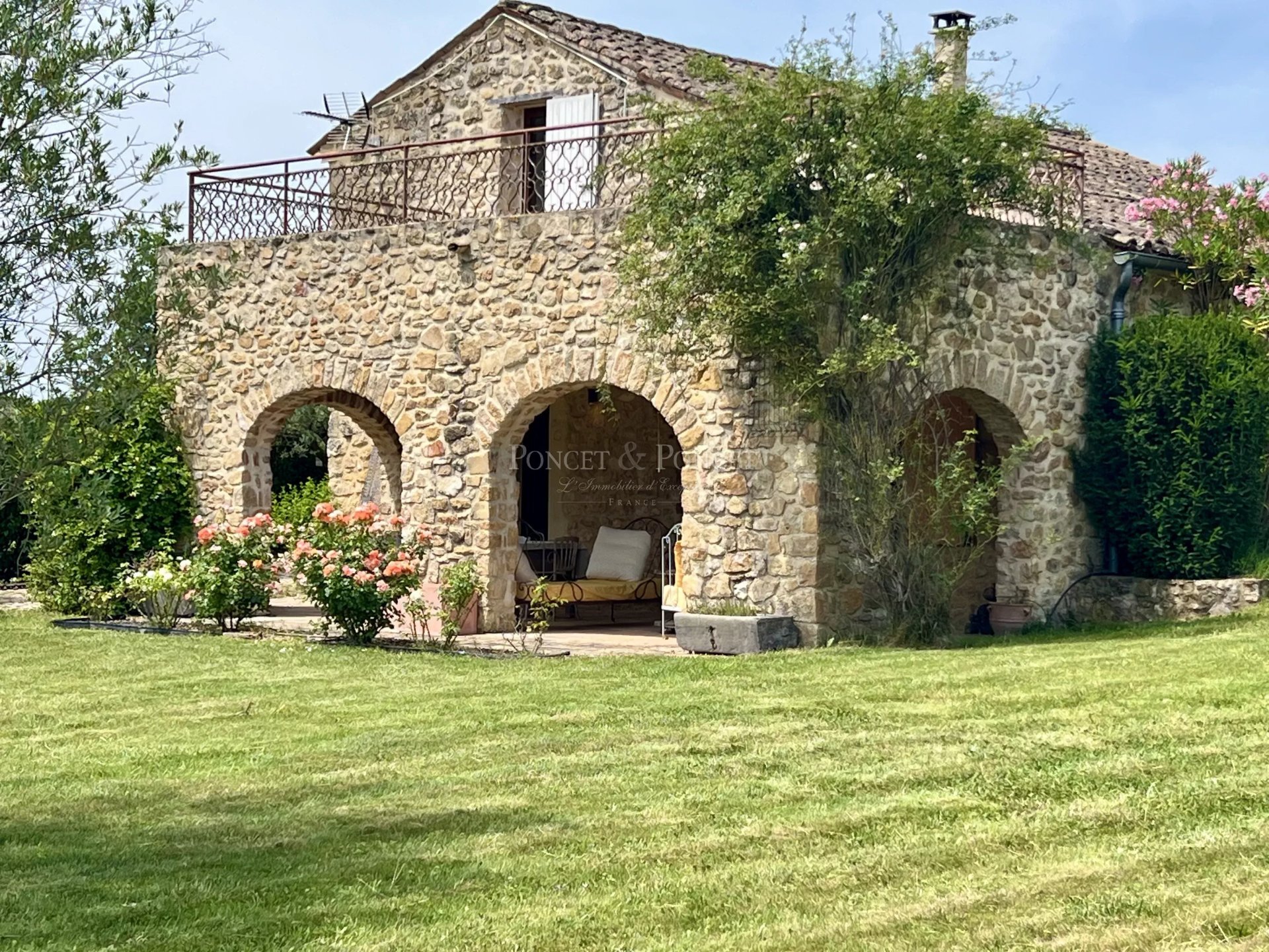 10 Bedroom Villa/Townhouse's Image 23